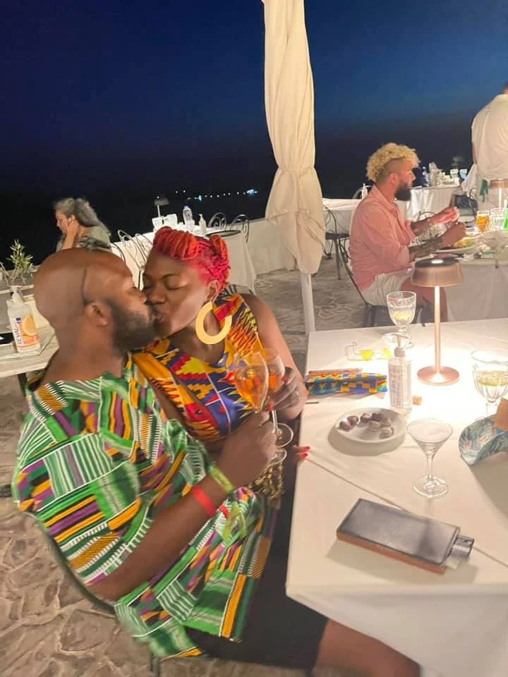 Ios Dinner and Kiss.jpeg