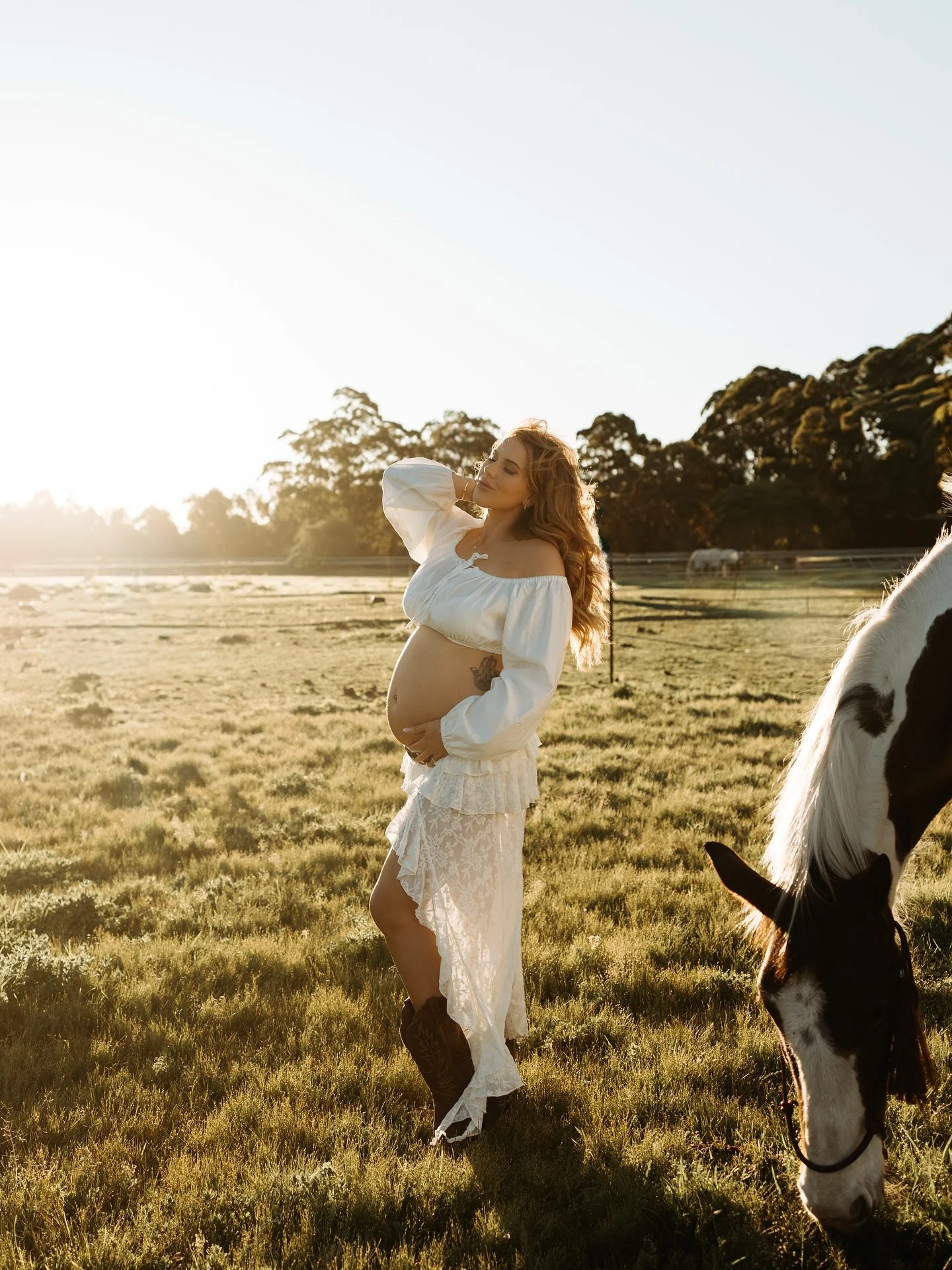 Hosted at the stunning Dynasty Performance & Agistment with the sweetest feature by @zalilane horse, Tilly
A beautiful creative session captured by @stephaniehardingphotography__ @lookingforlunaya ✨
This shoot was all about celebrating motherho