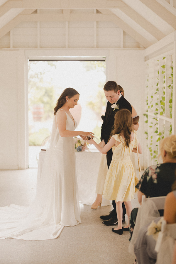 Amazing-wedding-and-elopement-celebrant-in-melbourne.png