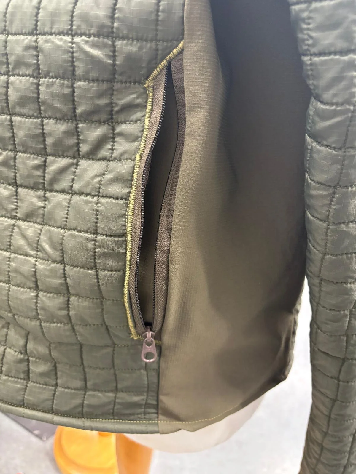 Inset zipper