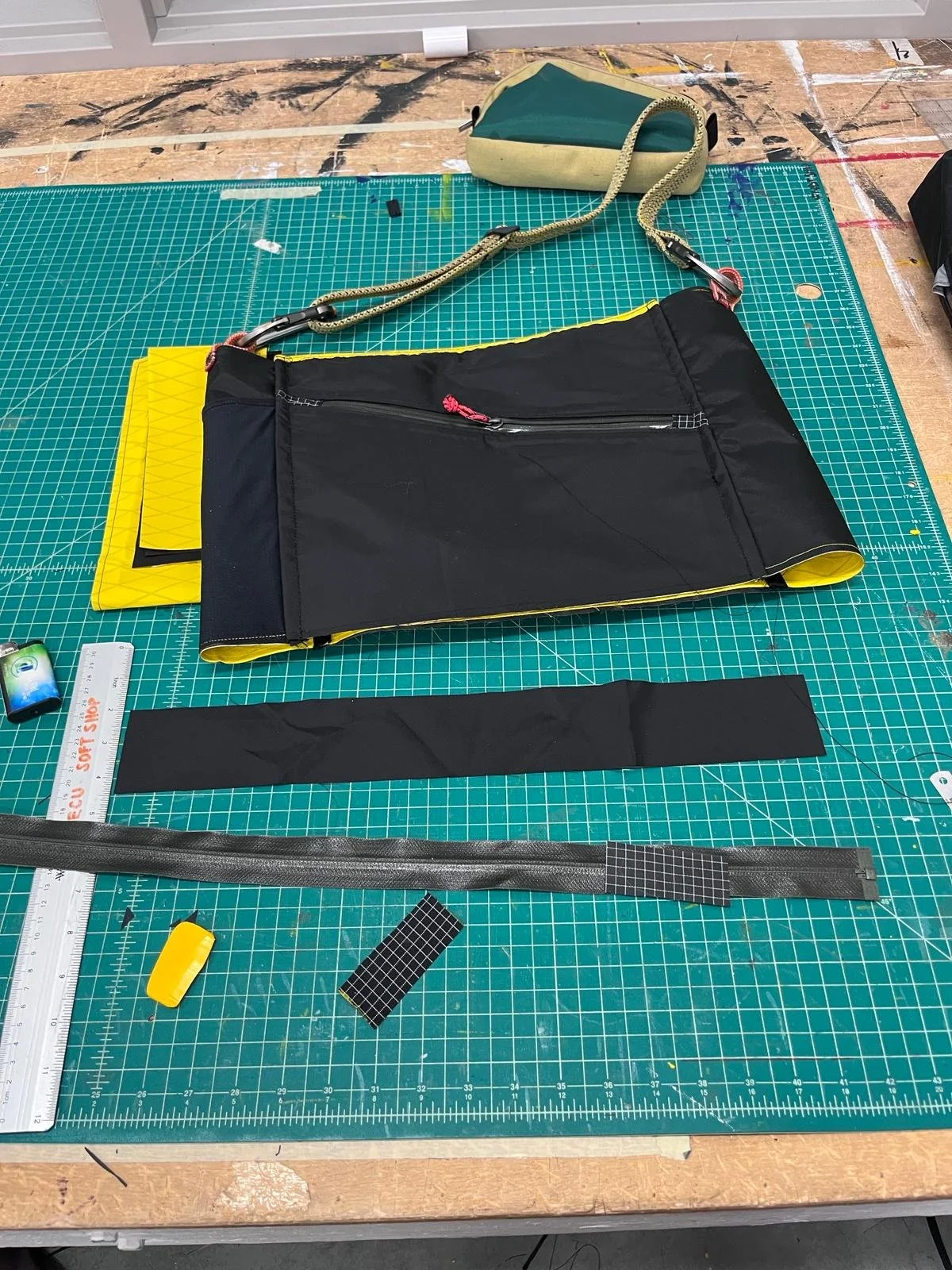 Bottom pocket assembly