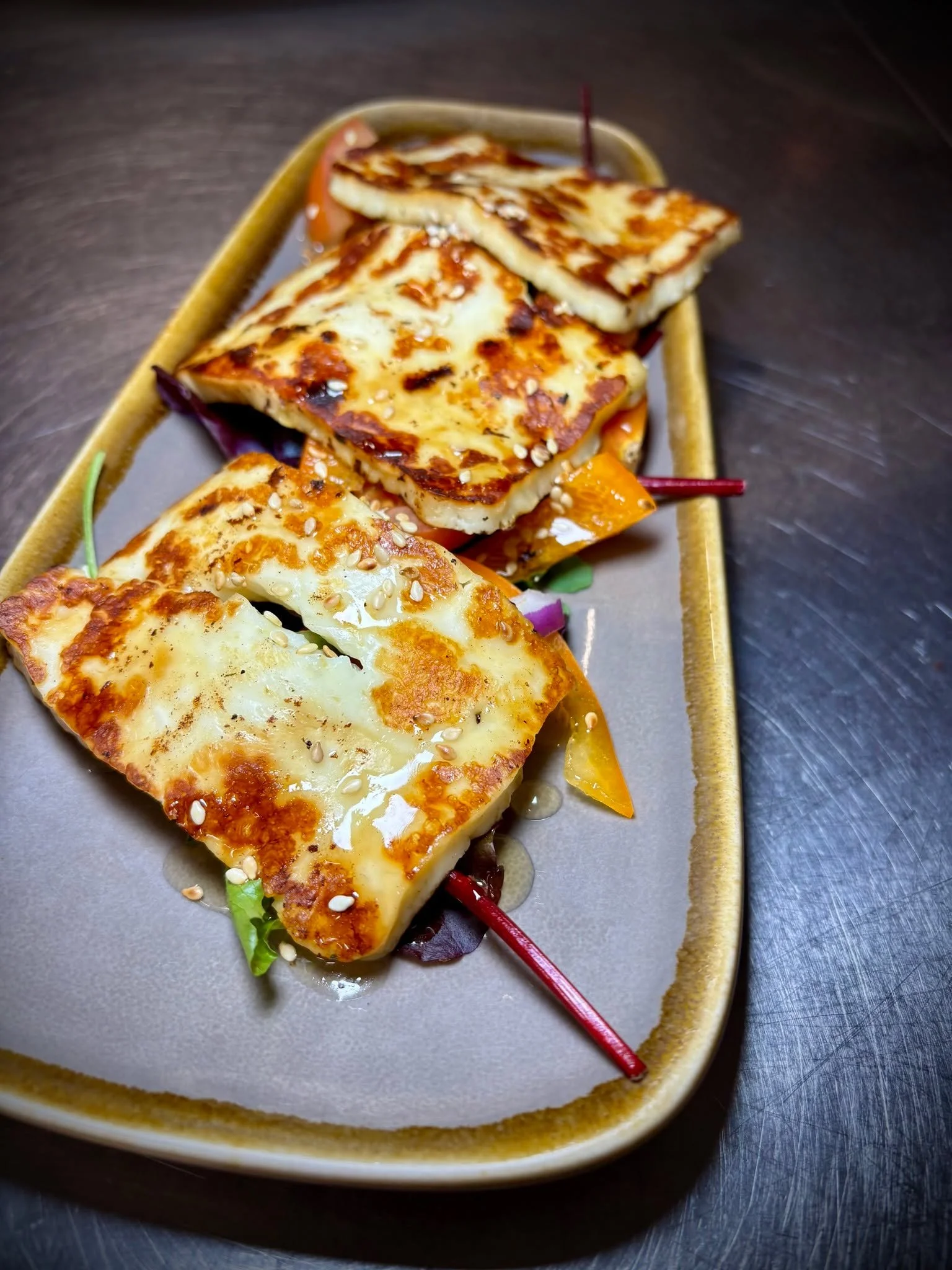 Bet you didn&rsquo;t know this&hellip; 👀✨👇

We&rsquo;re not just serving up delicious meals before our evening shows &mdash; we&rsquo;re open during the day too! 🍳🥪

Join us for mouthwatering breakfasts and delightful lunches that are just as mag