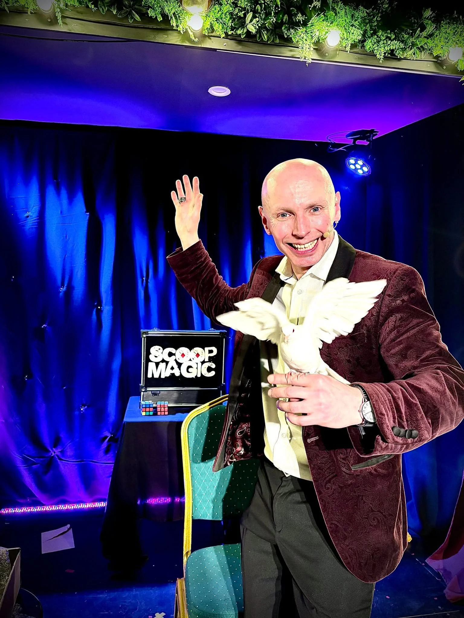 ✨ What a night at The Magic Bar Live!

Magician @scoop_magic wowed the crowd with a brilliant mix of illusions, comedy, mind control, and danger. No suspicious boxes or glamorous assistants, just incredible magic with the audience as the stars.

An u