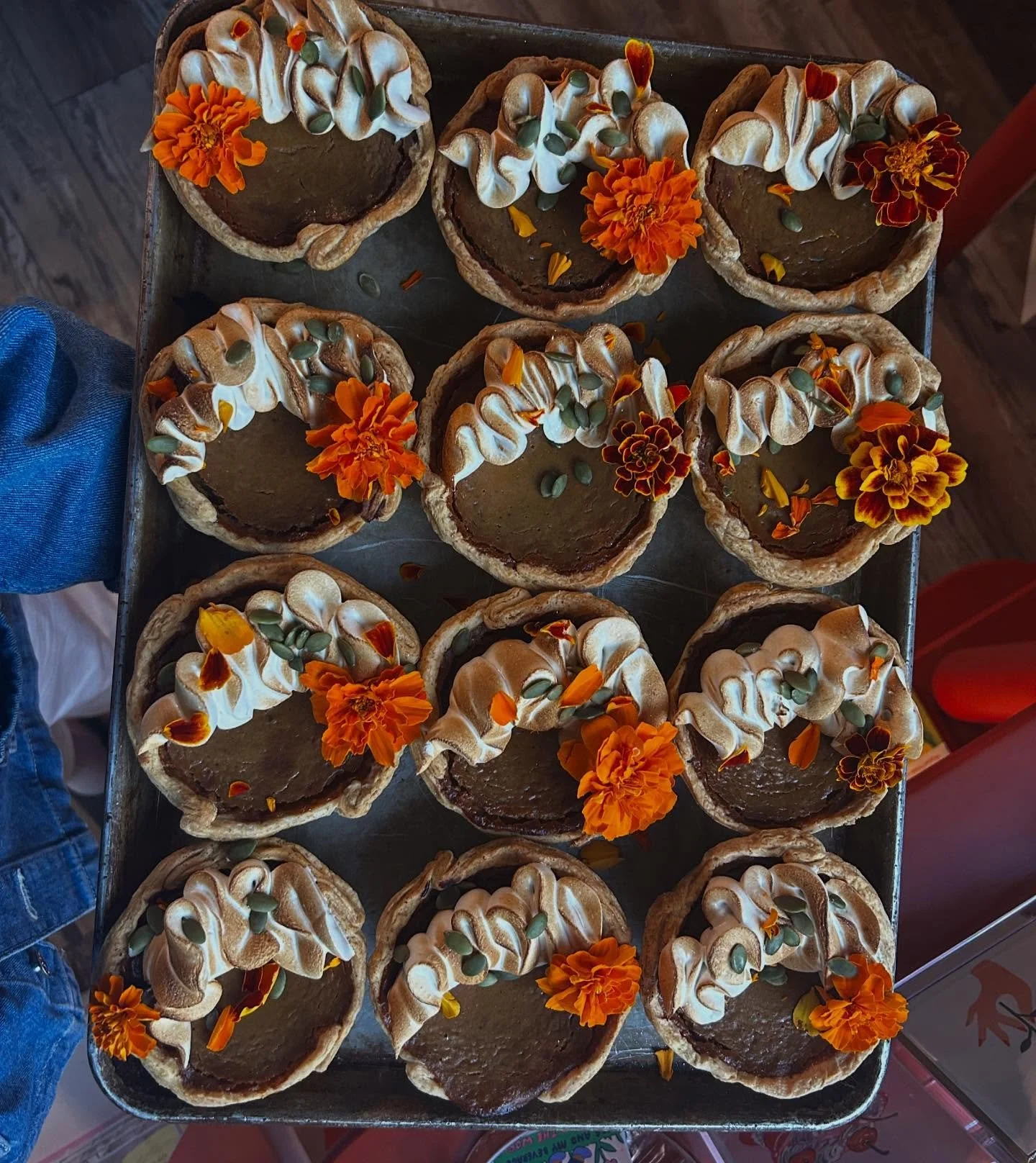 HAPPY SUNDAY! I just put the finishing touches on these pumpkin pie tartlettes and this tiny neighborhood small business would love to feed you something good and full of a whole lotta love this morning ❤️ hope to see you! 8am-Noon 💐