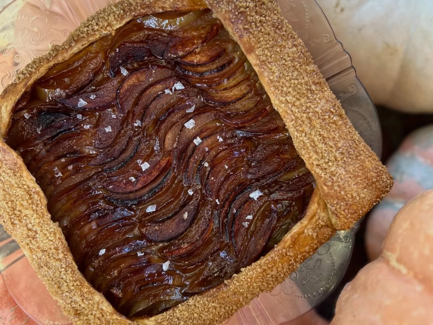 Complete your Thanksgiving dessert table with a large salted caramel apple galette 🍎✨ preorders open until Sunday evening! Cakettebakeshop.com/shop ❤️