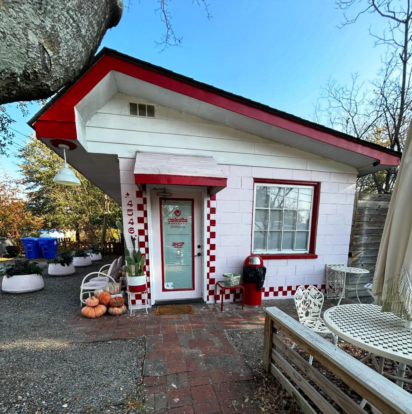 Friendly reminder that your favorite bakery is on winter break until January 8th! ❤️