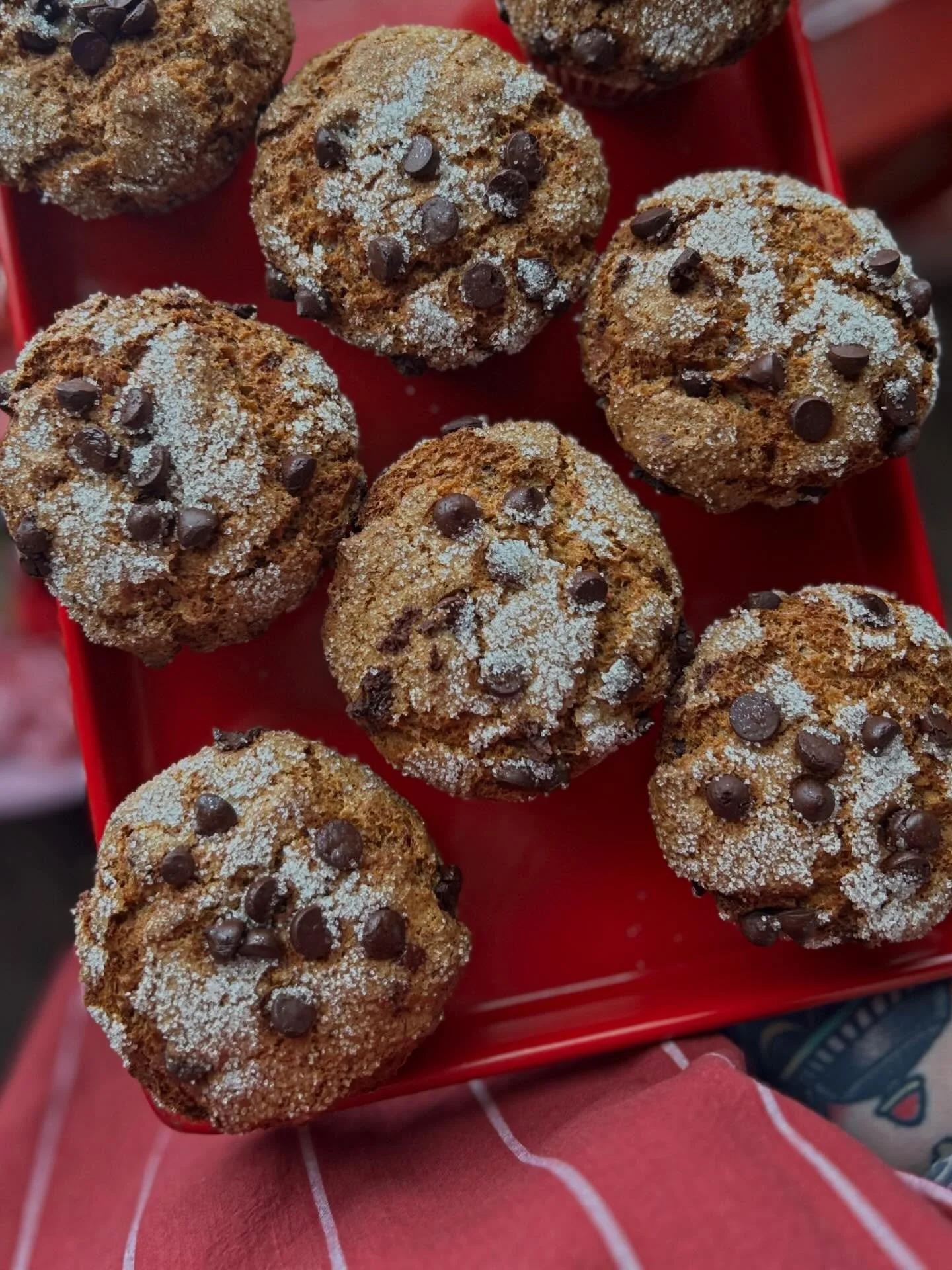 We love this muffin&hellip; and y&rsquo;all clearly do too!
Our Banana Chocolate Chip Muffin is completely gluten-free and vegan &mdash; with the most perfectly moist crumb and rich, bittersweet dark chocolate chunks in every bite. I&rsquo;ve literal