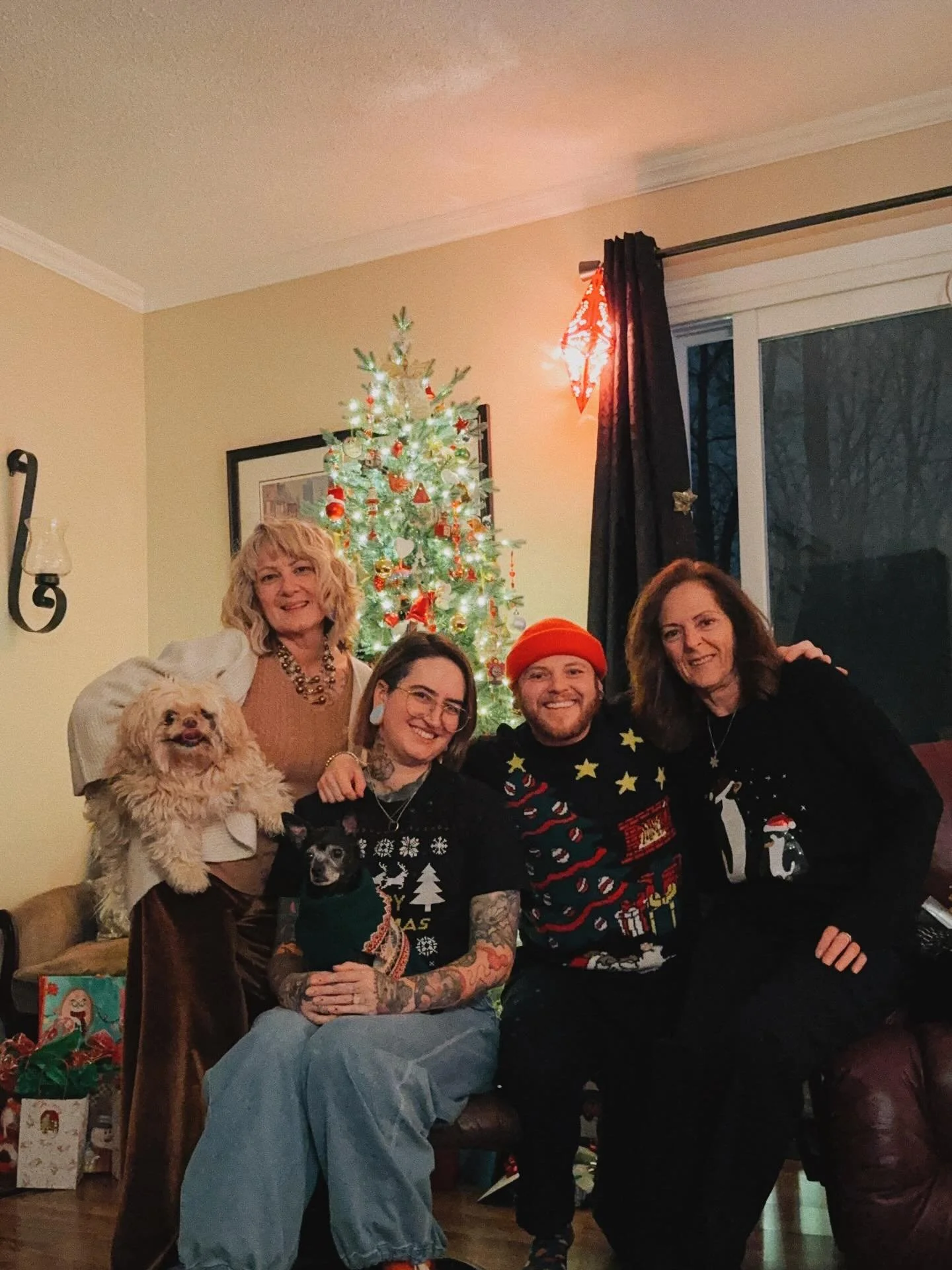 Rosas first Christmas (with us) 🎄🥹❤️🎅🏻