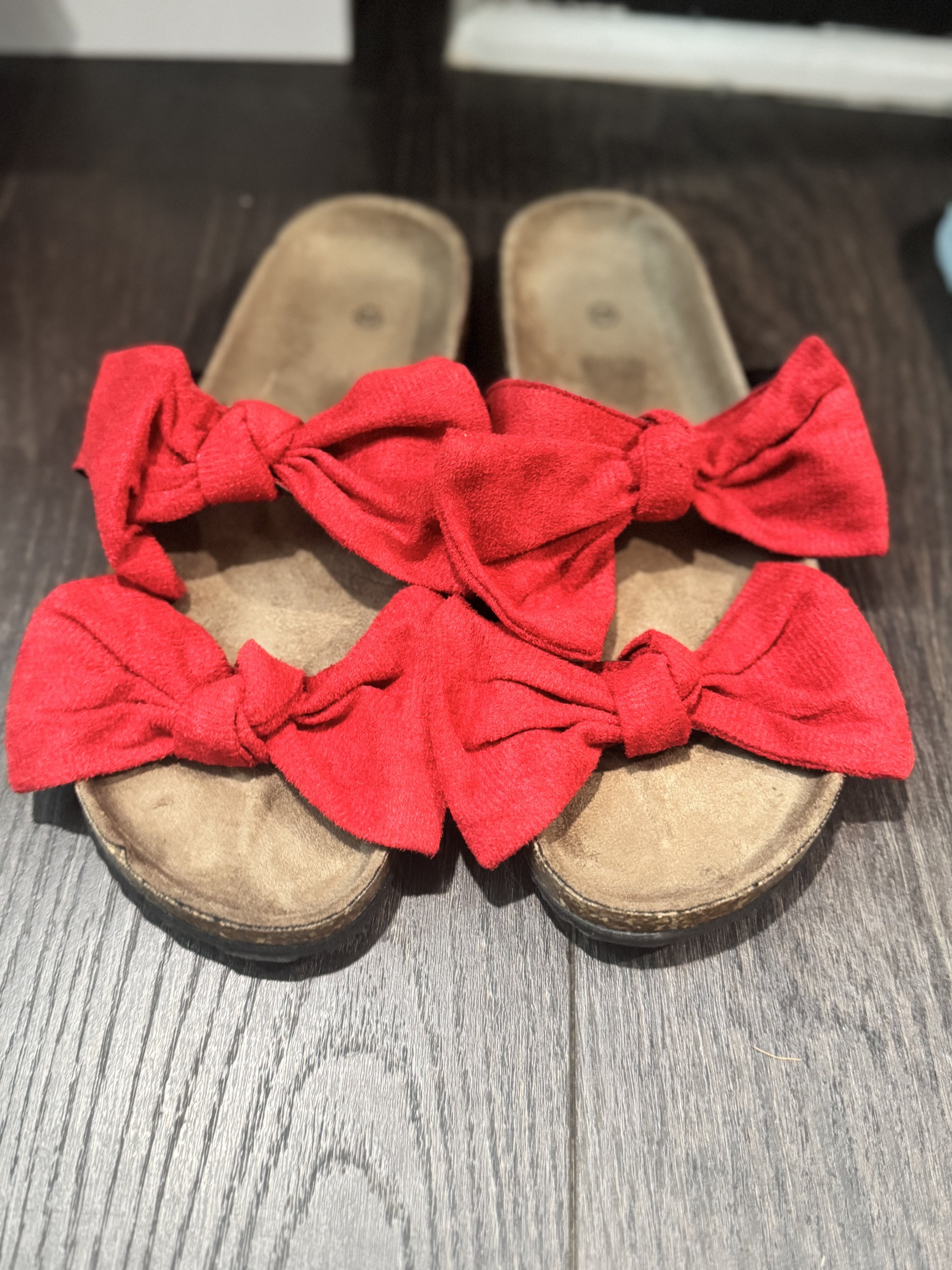 Red bow slides