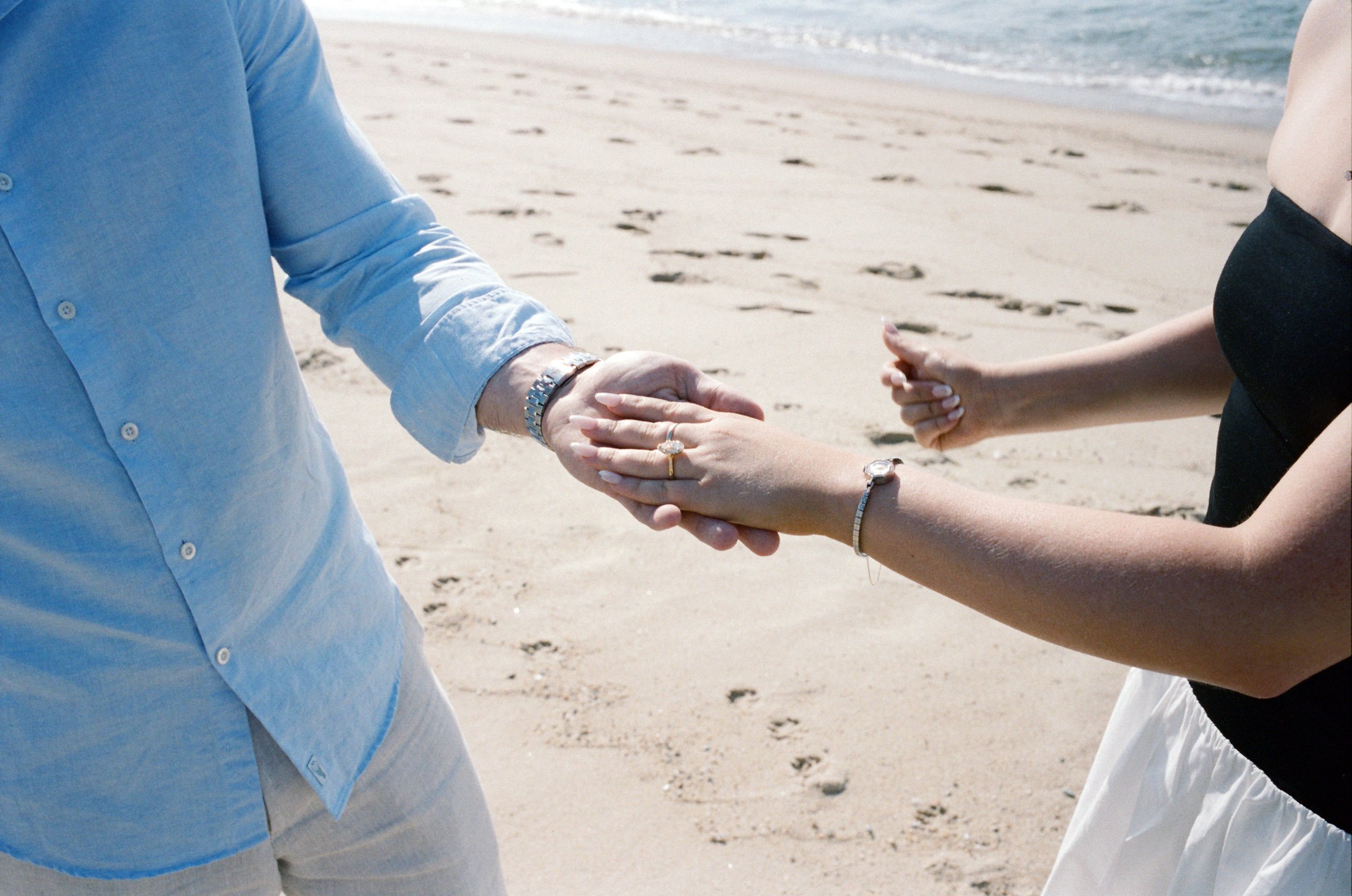Man proposing on the beach
