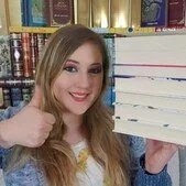 miranda-reads.jpg