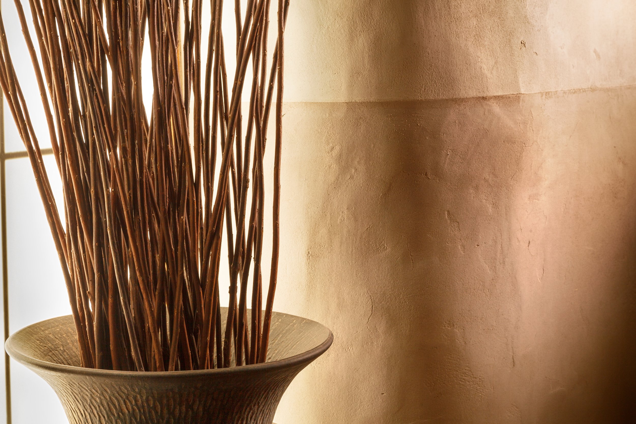 clay plaster workshop on strawbale home - wild earthen clay substrate, fine clay finish plaster