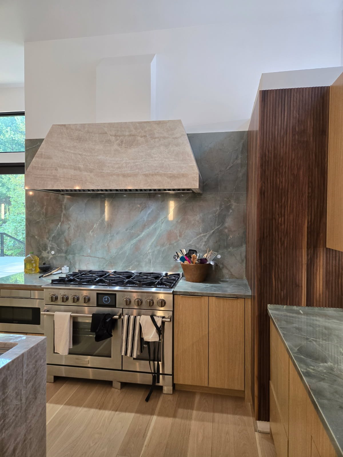 Custom Kitchen by Guntur Inc