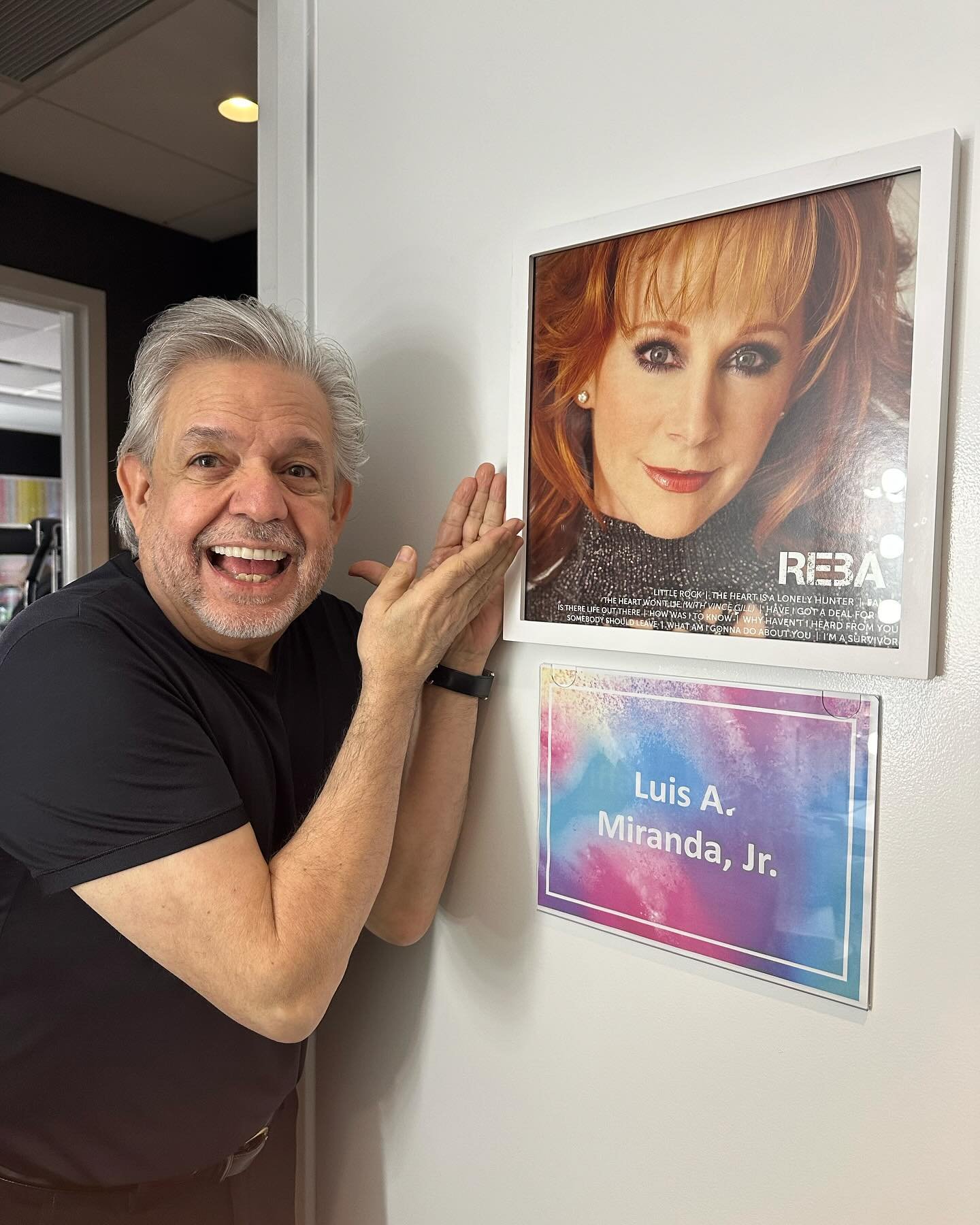 Getting ready to join @kellyclarkson while getting ready in a green room with @reba picture 🫨!!!