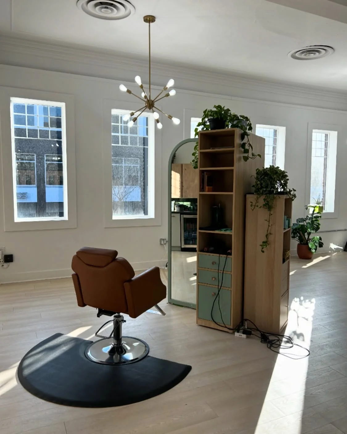 Classically I&rsquo;m terrible at posting updates about the salon 🙂&zwj;↕️ The morning light here is to die for though ☀️
.
.
.
.
.
.
.
.
#yychairsalon #yychair #yychairstylist #queerhair #queerhairstylist #morningslikethese