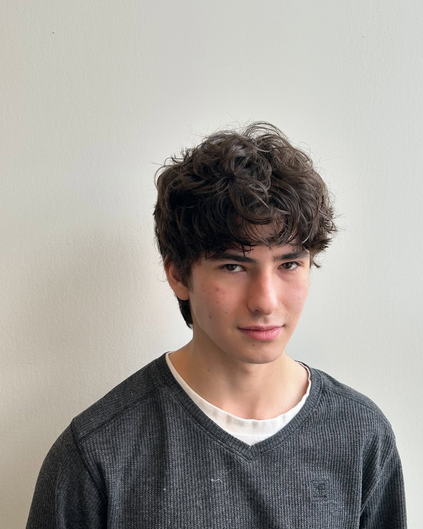 A huge majority of my clients love having wash and wear haircuts and do not do much heat styling if any. I love getting to work with the natural patterns and flow of hair and I had so much fun doing this curly cut ❤️&zwj;🔥
.
.
.
.
.
.
#yychair #yych