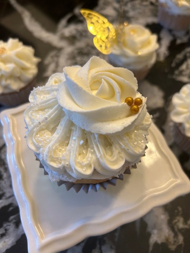 WHITE CUP CAKES 2.jpg