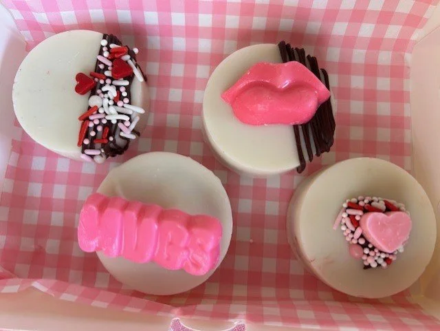 VALENTINES DIPPED OREO.jpg