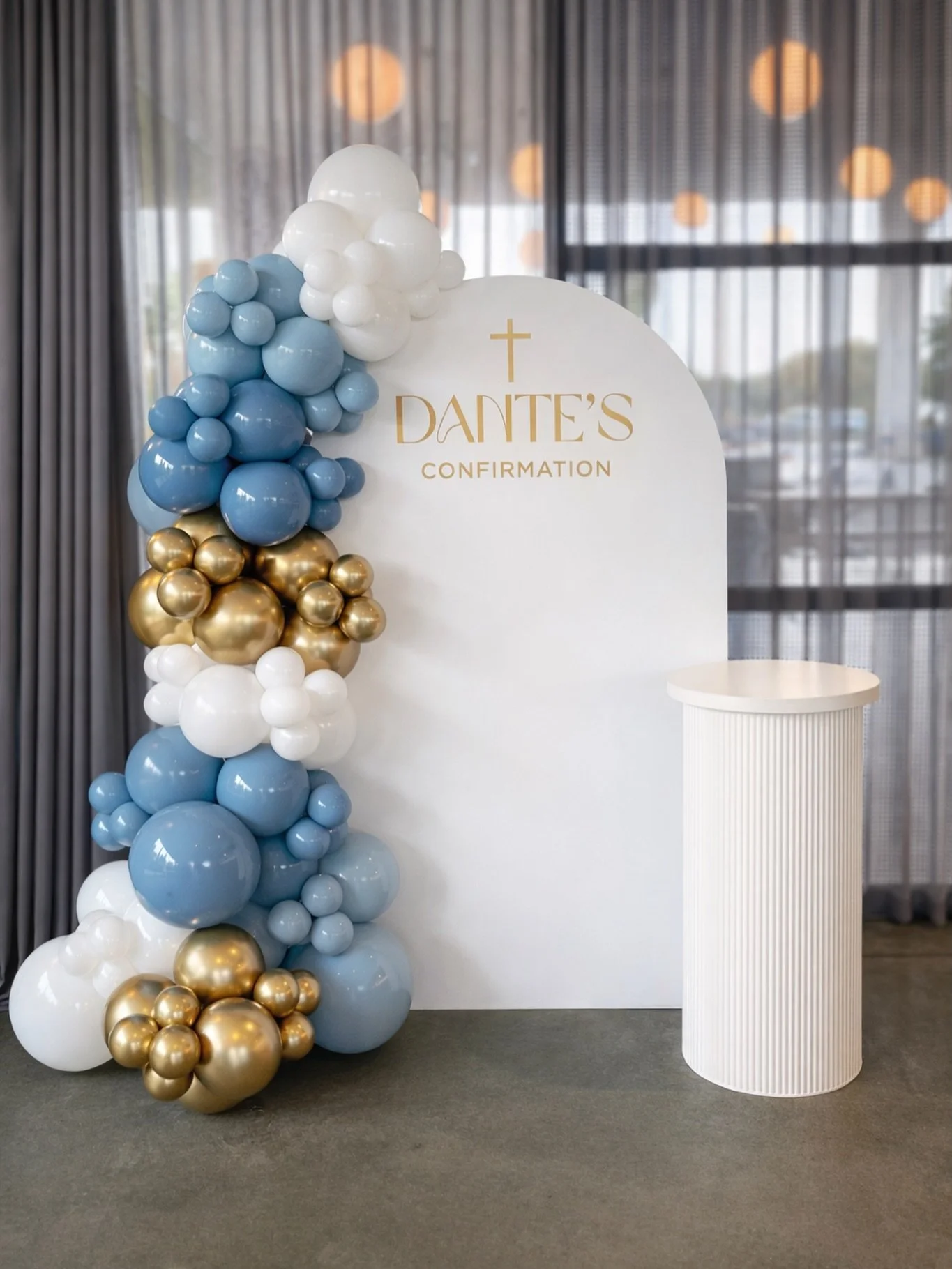 Simple, elegant &amp; completely stress free ✨ 

Our &ldquo;Make It Pop&rdquo; package includes everything pictured: 
▫️ Balloon garland 
▫️ Arch Backdrop 
▫️ Custom decal 
▫️ Cake Plinth 

Styled here for Dante&rsquo;s Confirmation at Aintree Food a