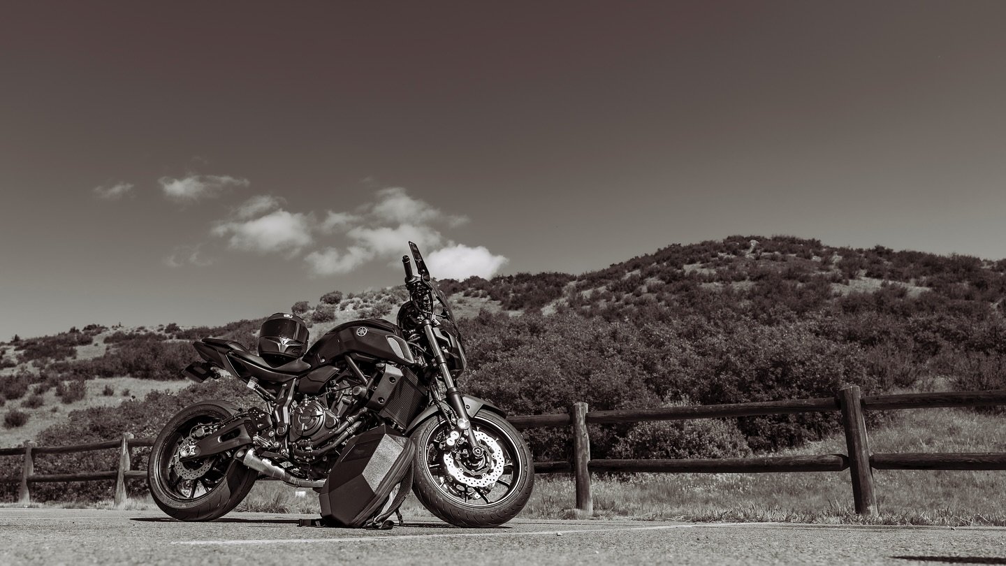 🖤🖤🖤 (2/3)
.
.
.
Special thanks to Kat!
.
.
.
#photography #photo #photograph #blackandwhite #photoshop #lightroom #portrait #product #onlocation #sony #camera #sonyalpha #motorcycle #moto #yamaha #explorepage #explore #cherjay