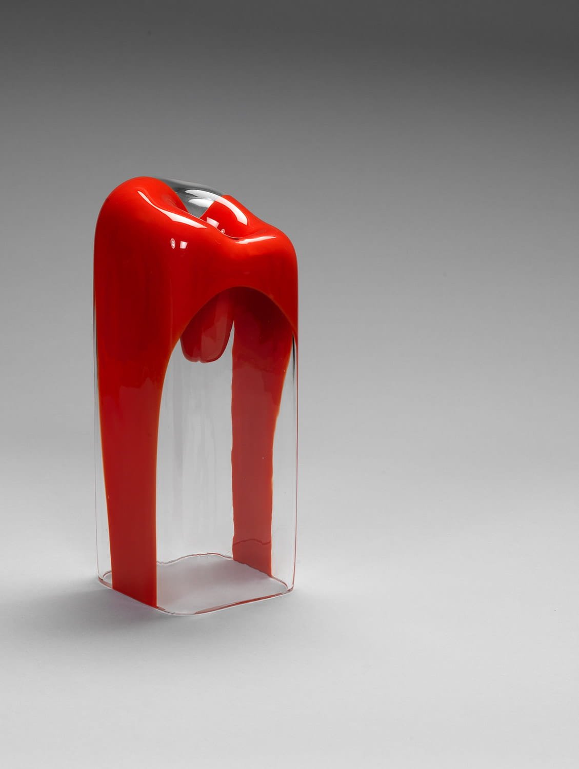 A fine modent vase, sold by Bonhams London, photographed by Tom MacDonald