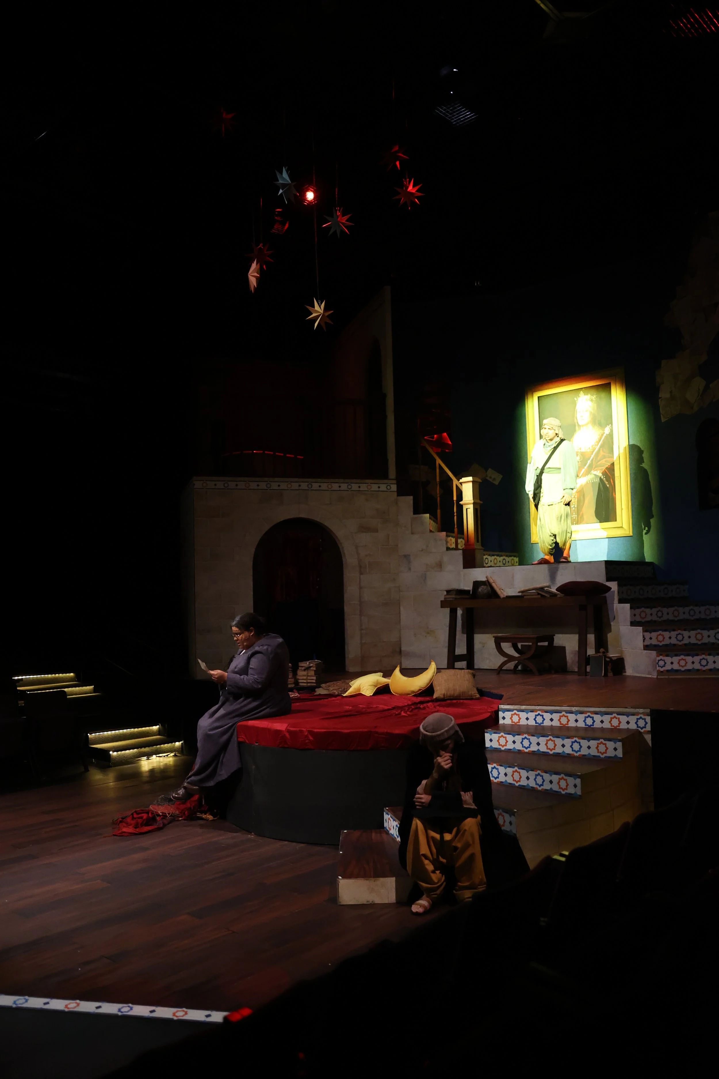 Maxima reads a letter from her lover Talib.