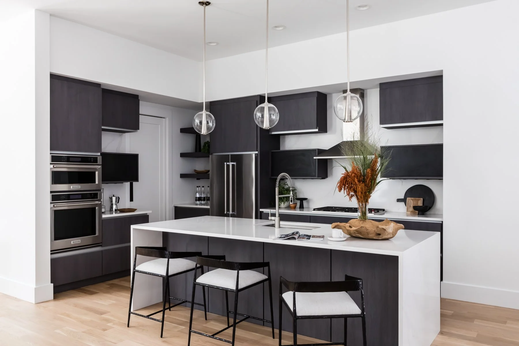 HILLSBOROUGH HOME GALLERY: Interior Design By Michelle Palmer Murphy of DEMI RYAN / Image by Catherine Nguyen Photography