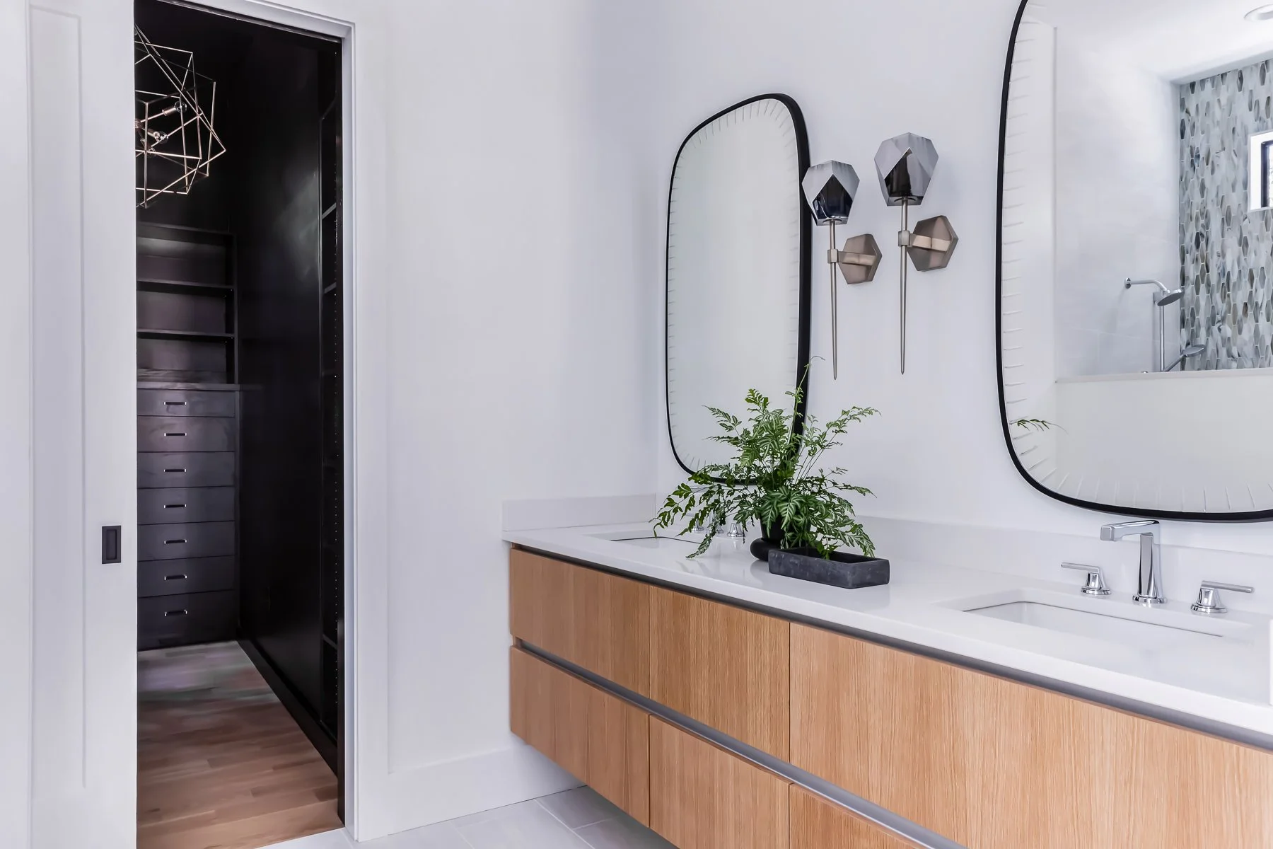 HILLSBOROUGH HOME GALLERY: Interior Design By Michelle Palmer Murphy of DEMI RYAN / Image by Catherine Nguyen Photography