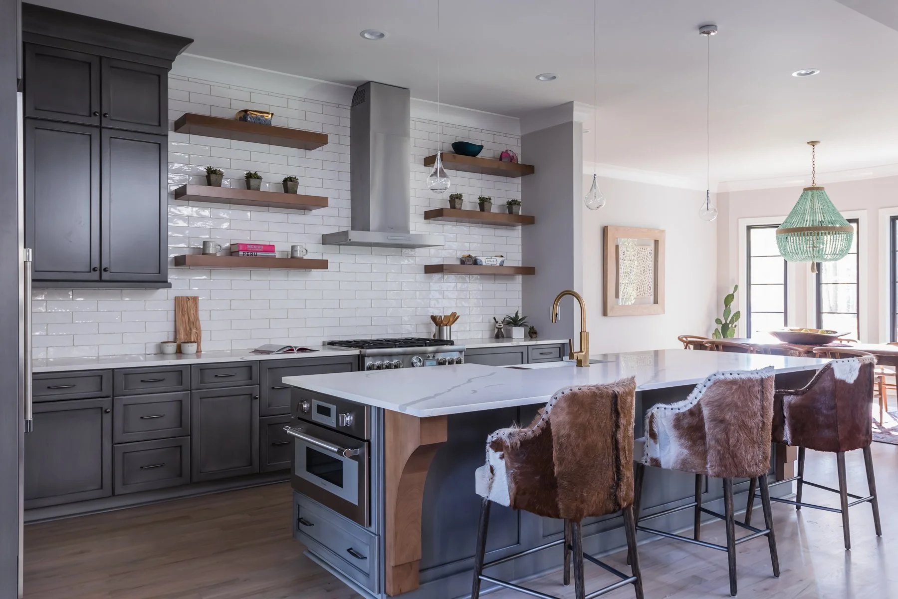 HILLSBOROUGH HOME GALLERY: Interior Design By Michelle Palmer Murphy of DEMI RYAN / Image by Catherine Nguyen Photography