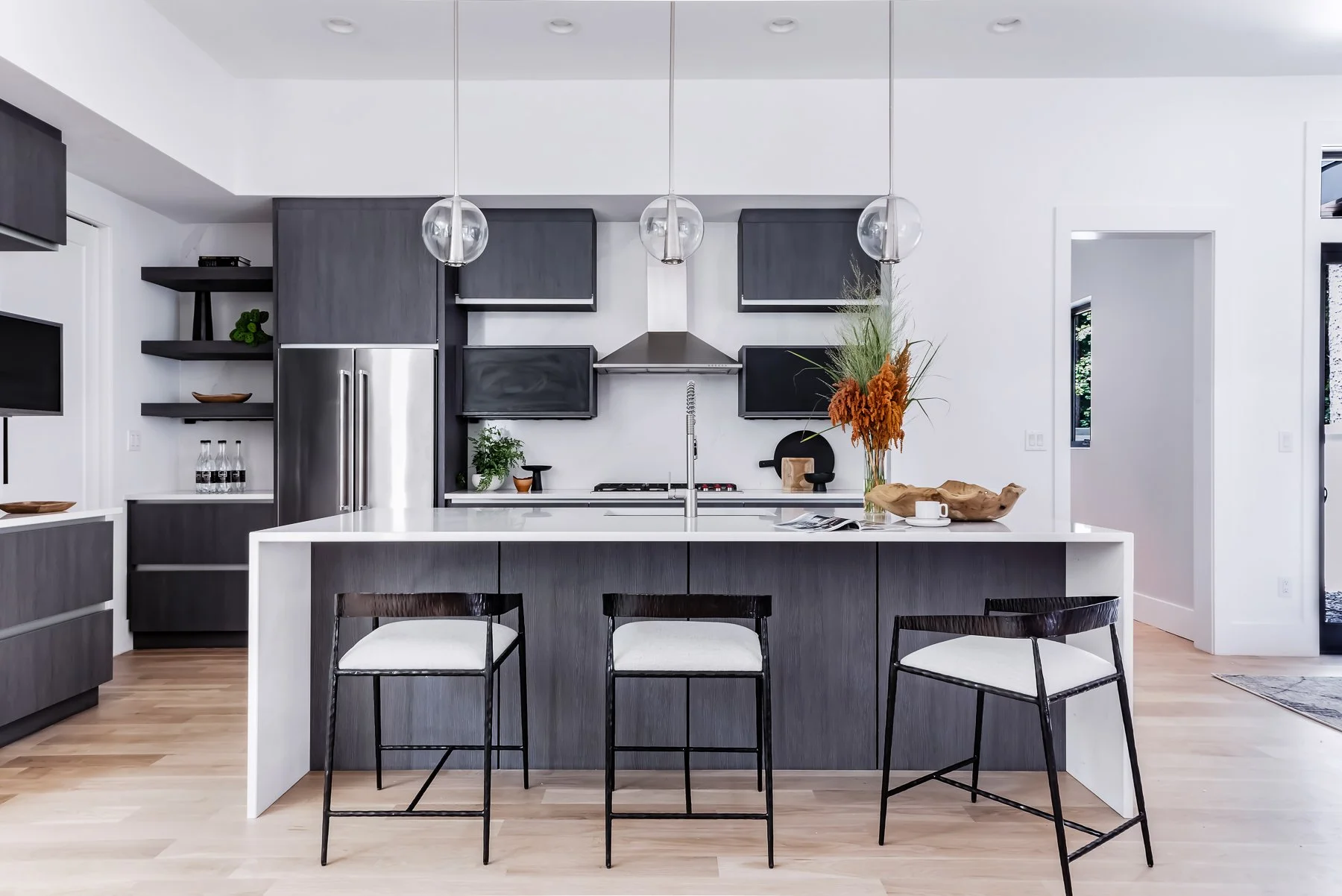 HILLSBOROUGH HOME GALLERY: Interior Design By Michelle Palmer Murphy of DEMI RYAN / Image by Catherine Nguyen Photography