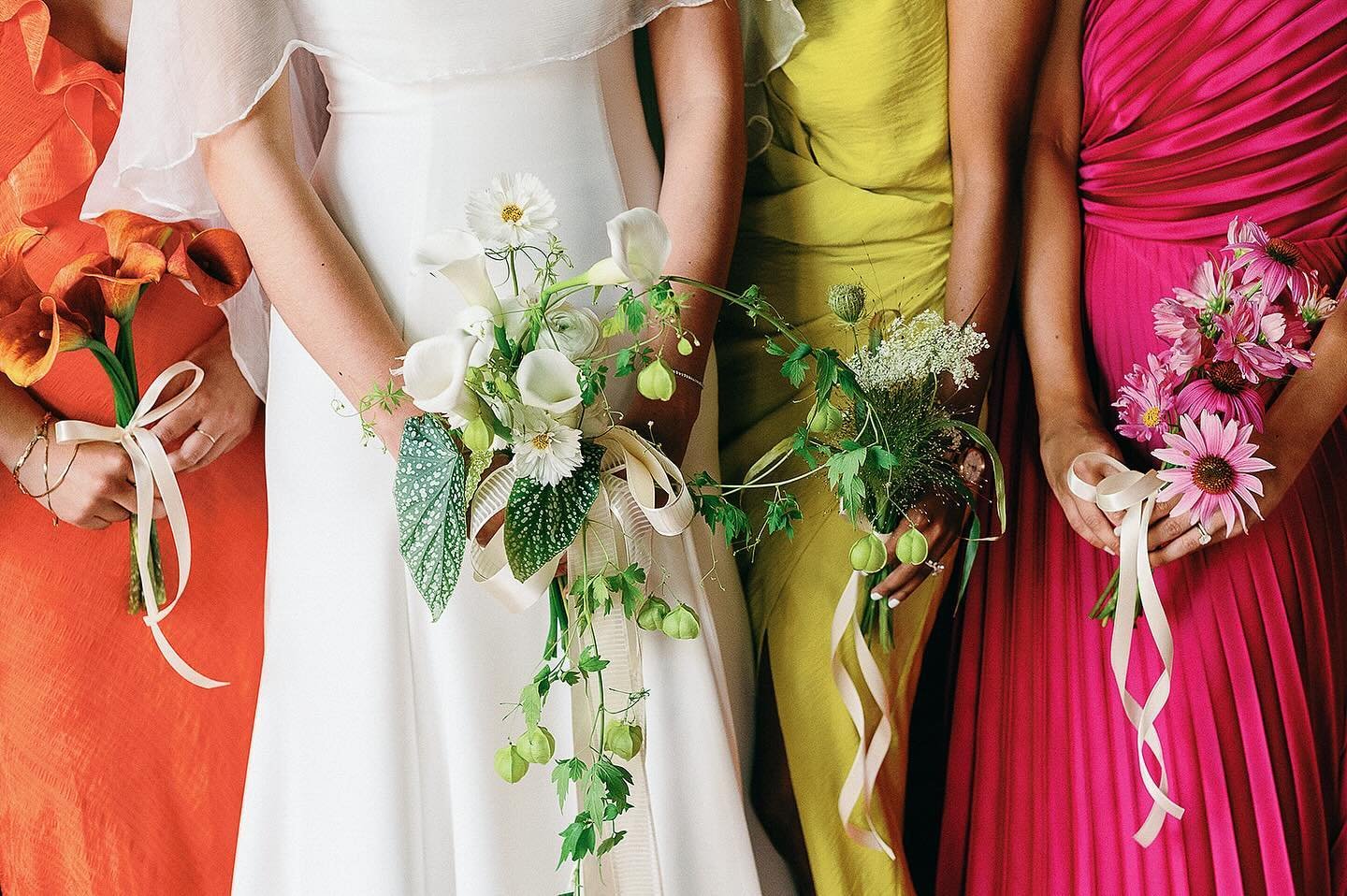 Summer color palettes for the win! 🏅
These dreamies brought to you by @jura.flr, photographed by @hannahjanphoto ✨