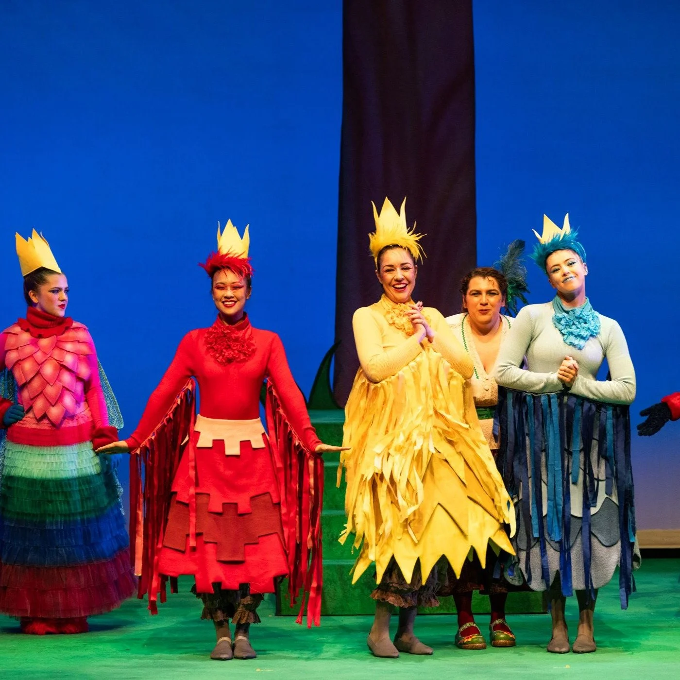 Dame Yellow Tuft in 'The Lyrebird's Voice' 2025 @victorianopera 🐦 

Dame Scarlett @__ashleychua 
Dame Spinebill @chloee.ttaylorr &amp; Sarah Amos

#thelyrebirdsvoice #australianopera #victorianopera #newwork #yellowtuft #smilesonstage