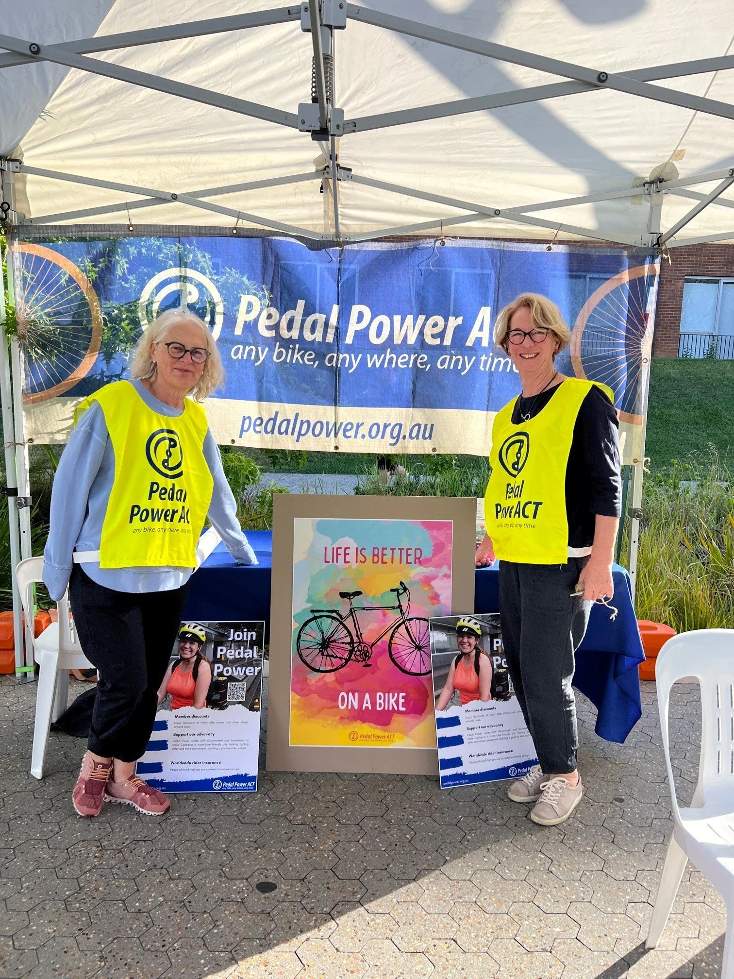 Pedal Power volunteers Sheila and Kate at ANU Orientation