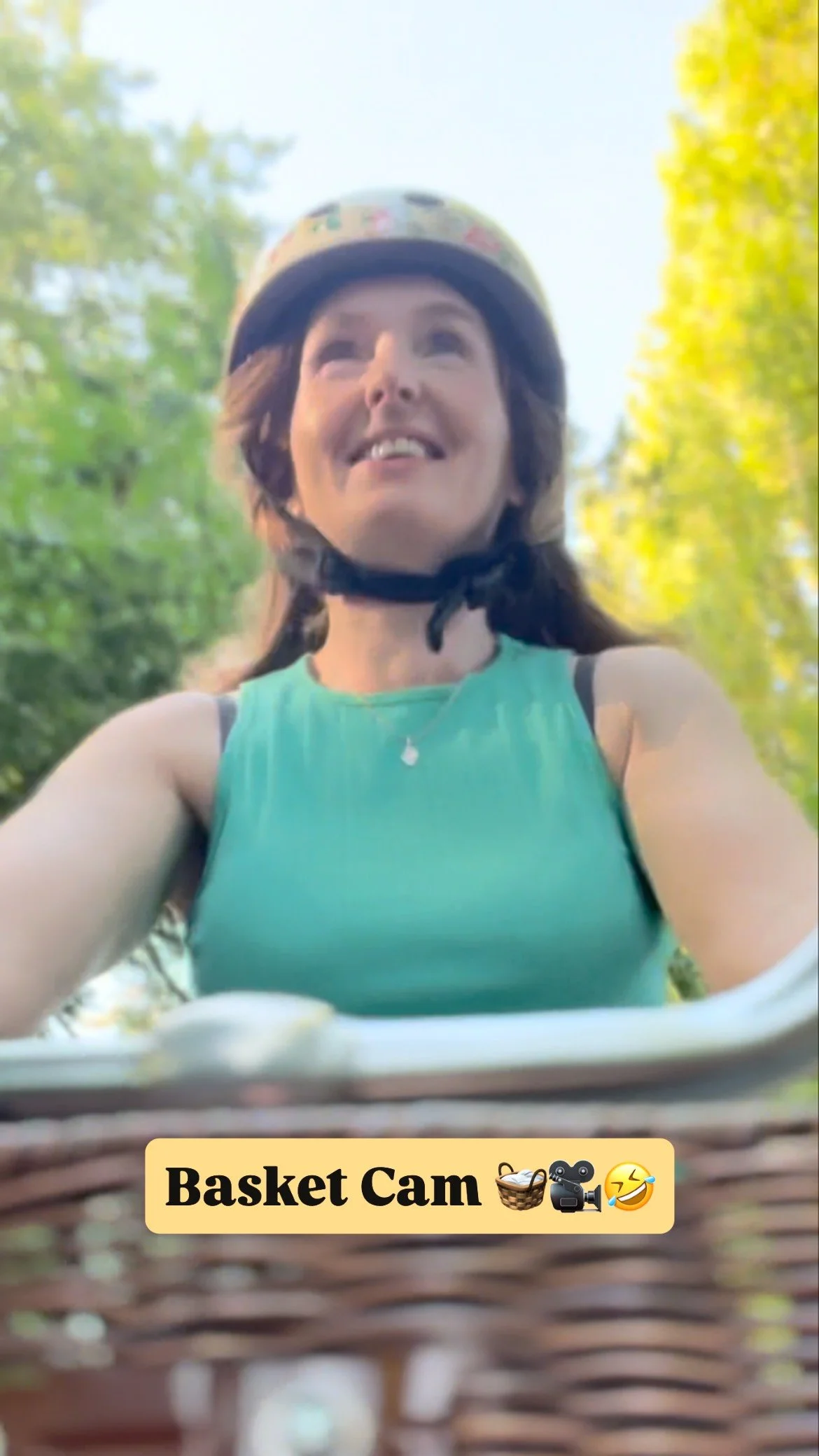 Summer is about connecting with the things that bring us joy 🤗.
.
The warm weather this week has brought my bike out from a looonnnggg retirement (yes, I’m a fair weather cyclist 🤣).
.
While she’s not the comfiest ride - bit of a bone
