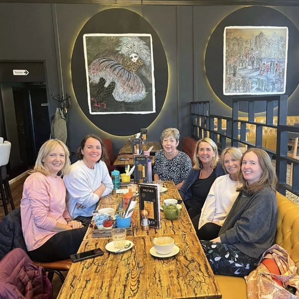 FEEL GOOD FRIDAYS 🍂
Taking time off the mat for coffee and chat yesterday with this lovely lot to celebrate a special birthday in the Rise & Shine gang 🥰
.
Haircuts, holidays, birthday treats, life wisdom, glamping, top tips and more - it&rs