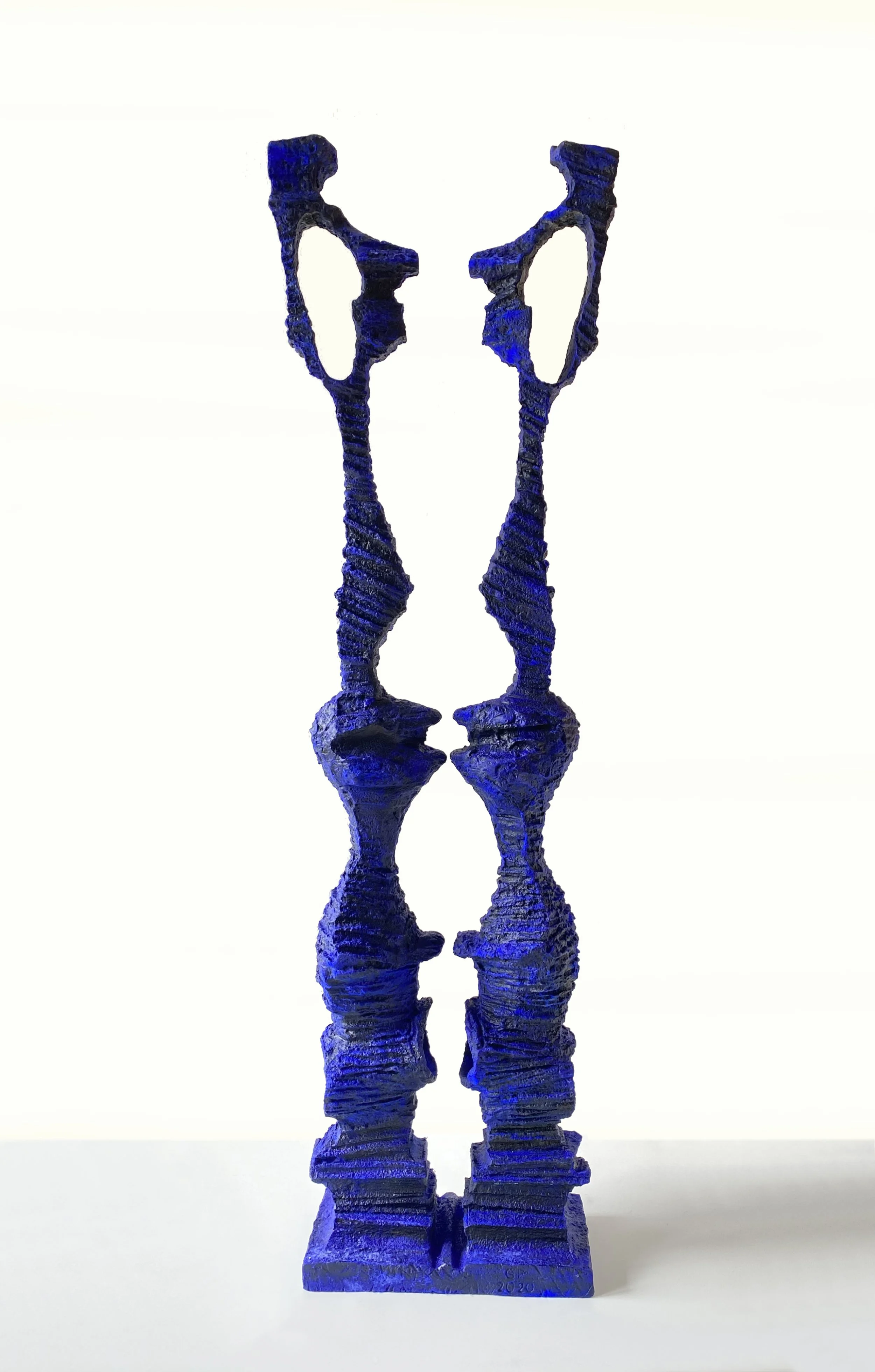 The mirrored middleman has one above, one below and one in front of him, 2020, Bronze, 87 x 25 x 11 cm