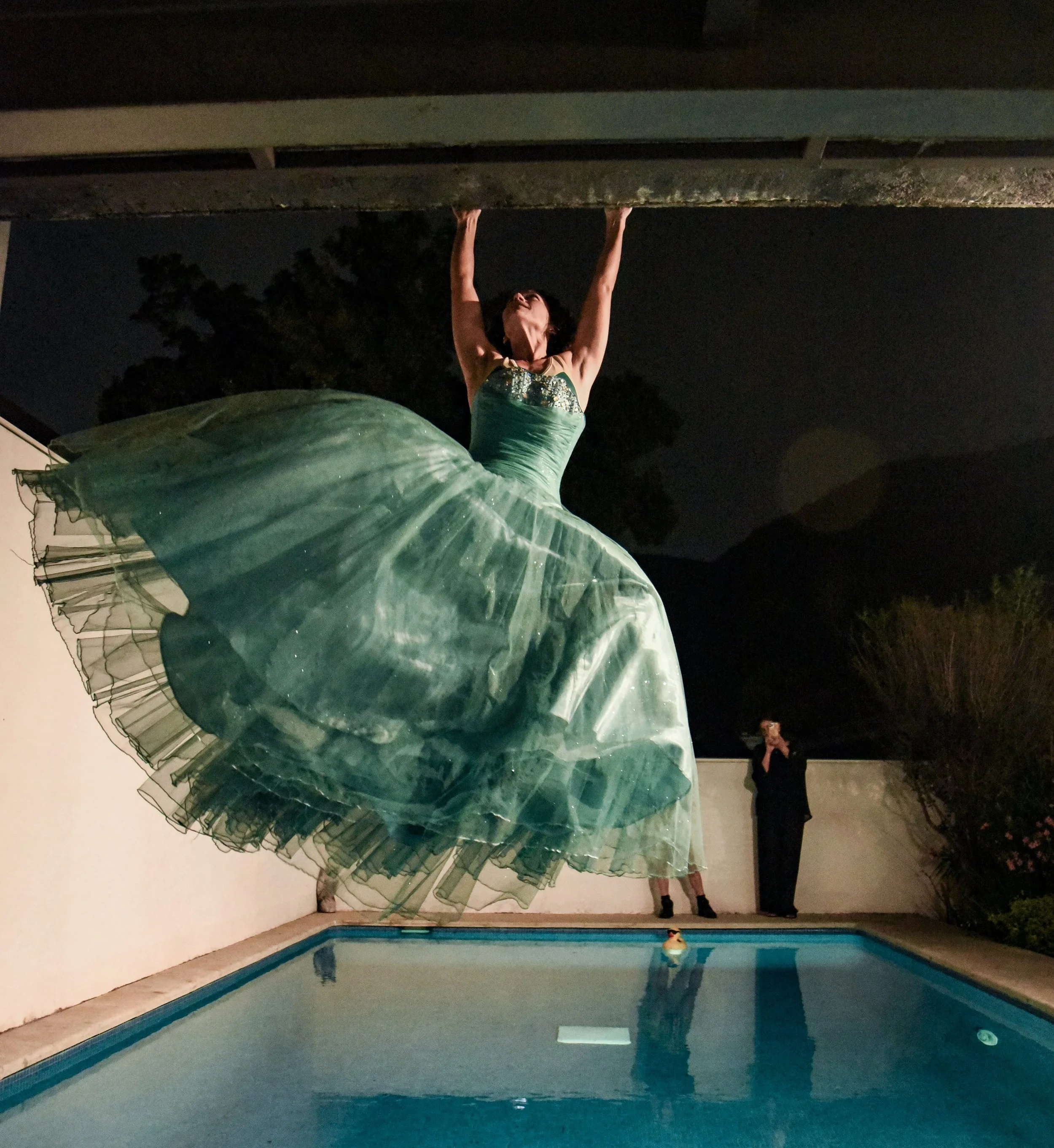  LA NIÑA DE LA CASA, 2025. Performance photographic documentation.