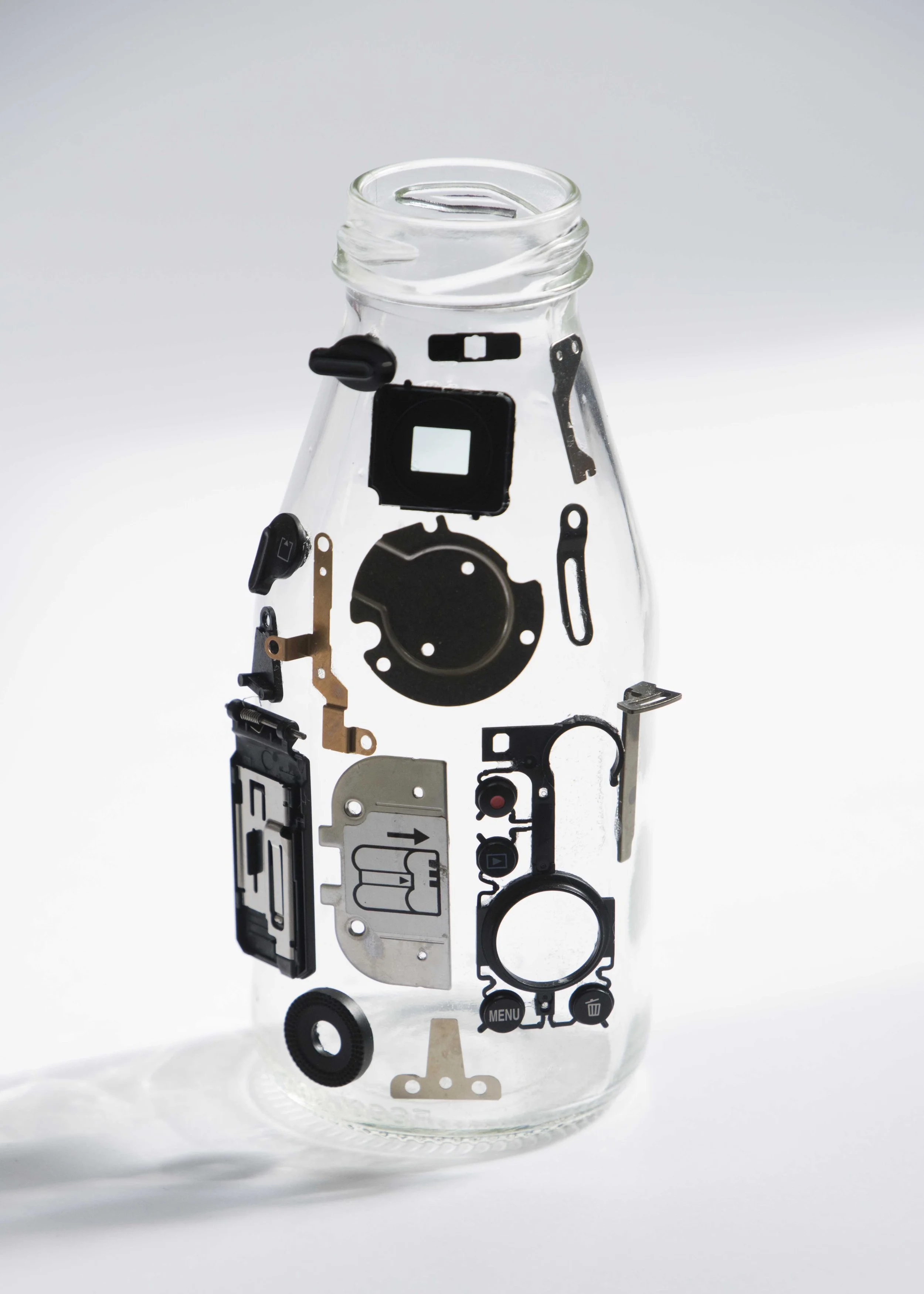 Loose pieces (Container)03, 2022. Colour Photography, 40x30cm