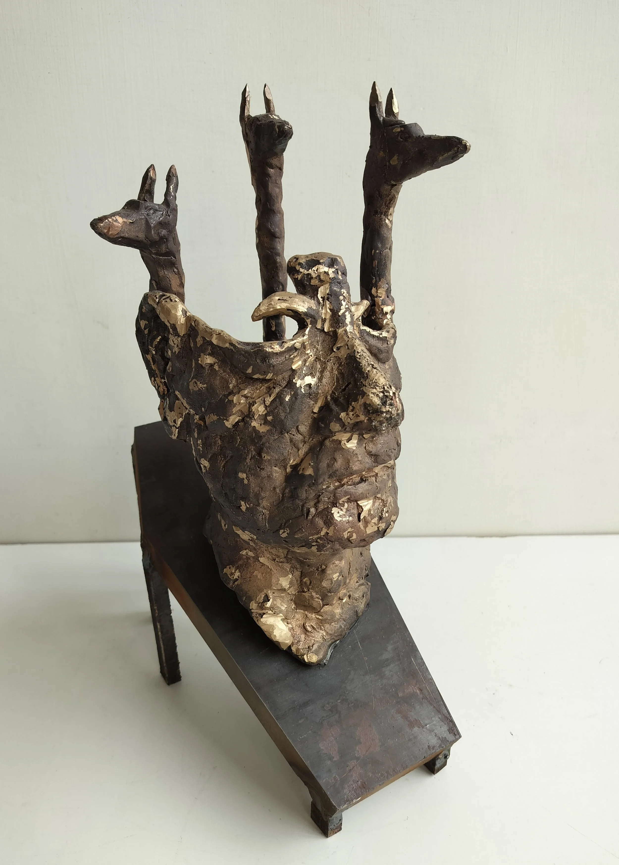 The grave guards, 2025. Bronze, iron, 35 x 15 x 25 cm.