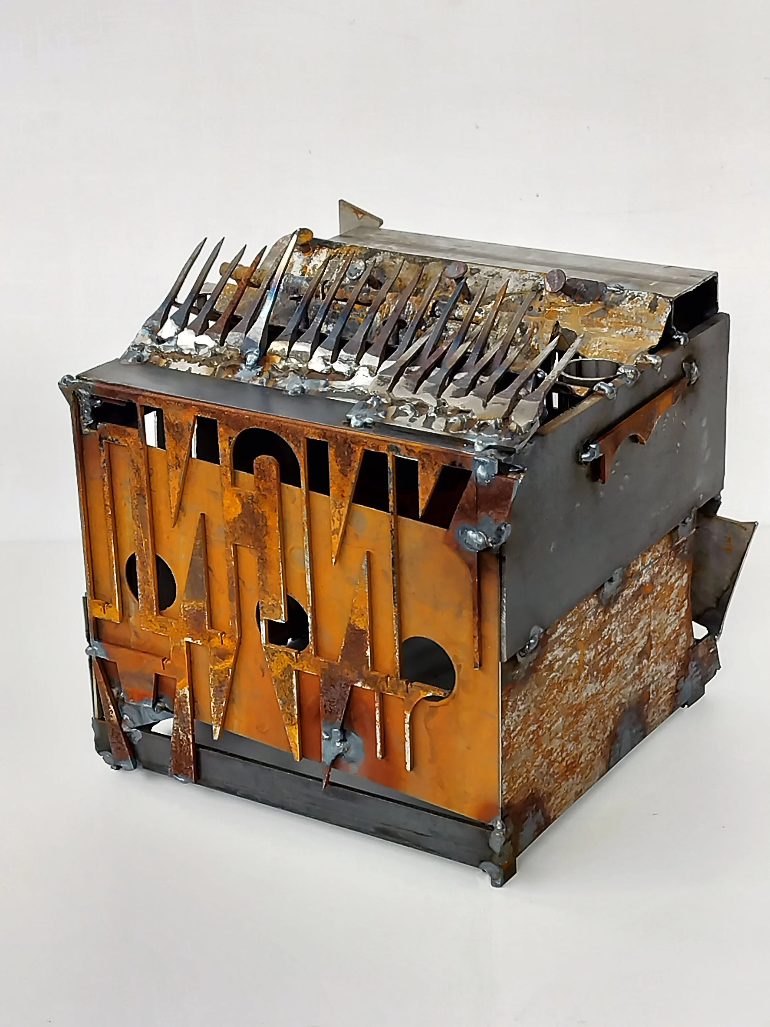 Refusal 2024. Iron, aluminum, 26 x 24 x 25 cm.