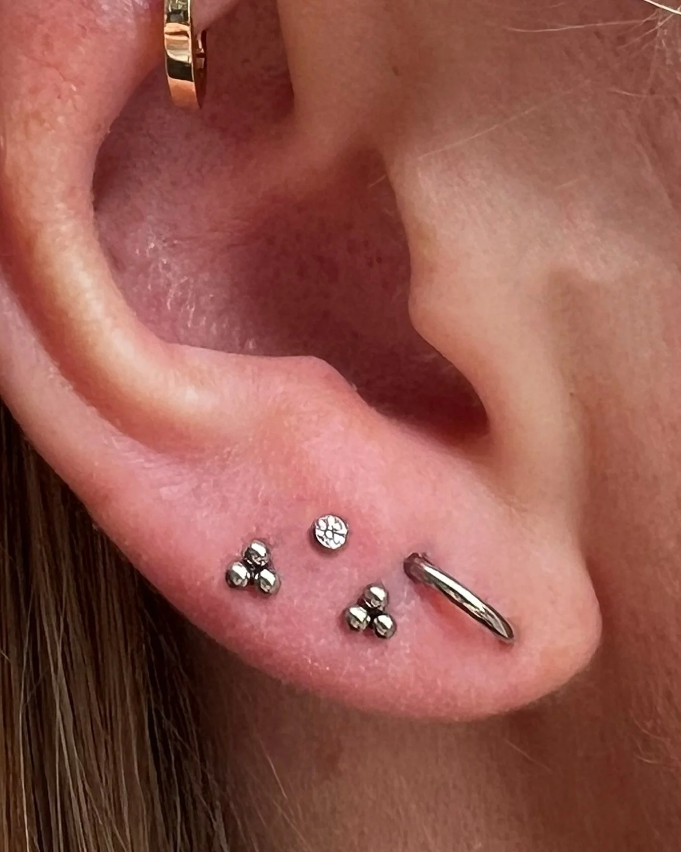 Style your double stack with a clicker 🫧
#piercing #piercingstudio #ear  #piercingslondon