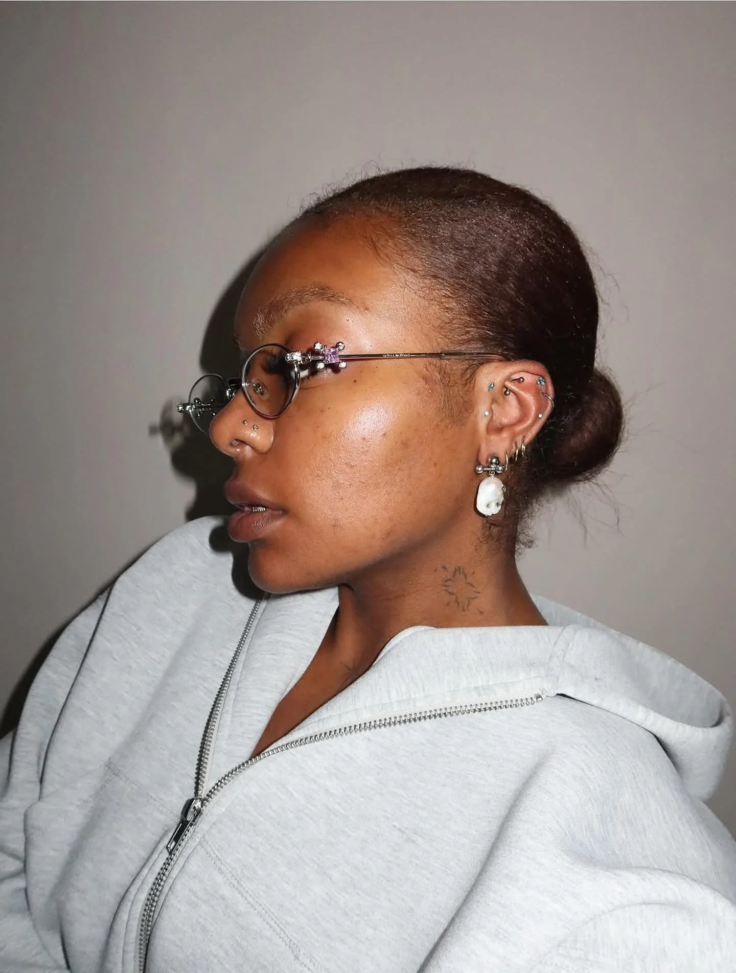 @alicia.lartey stacking her ear 👂 
Piercings by meeeee 💖