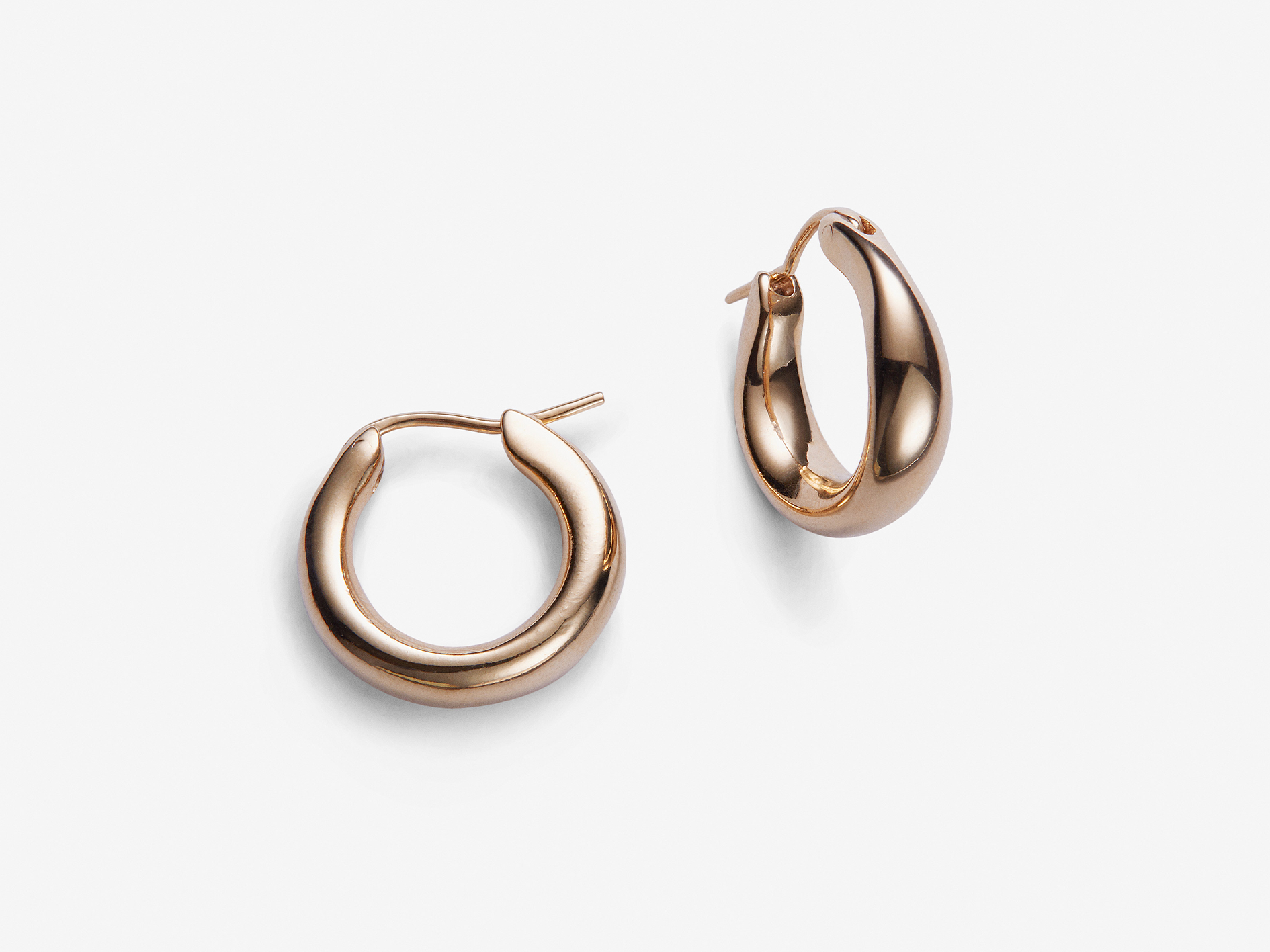 Helena Rohner for website fluid hoops gold .png