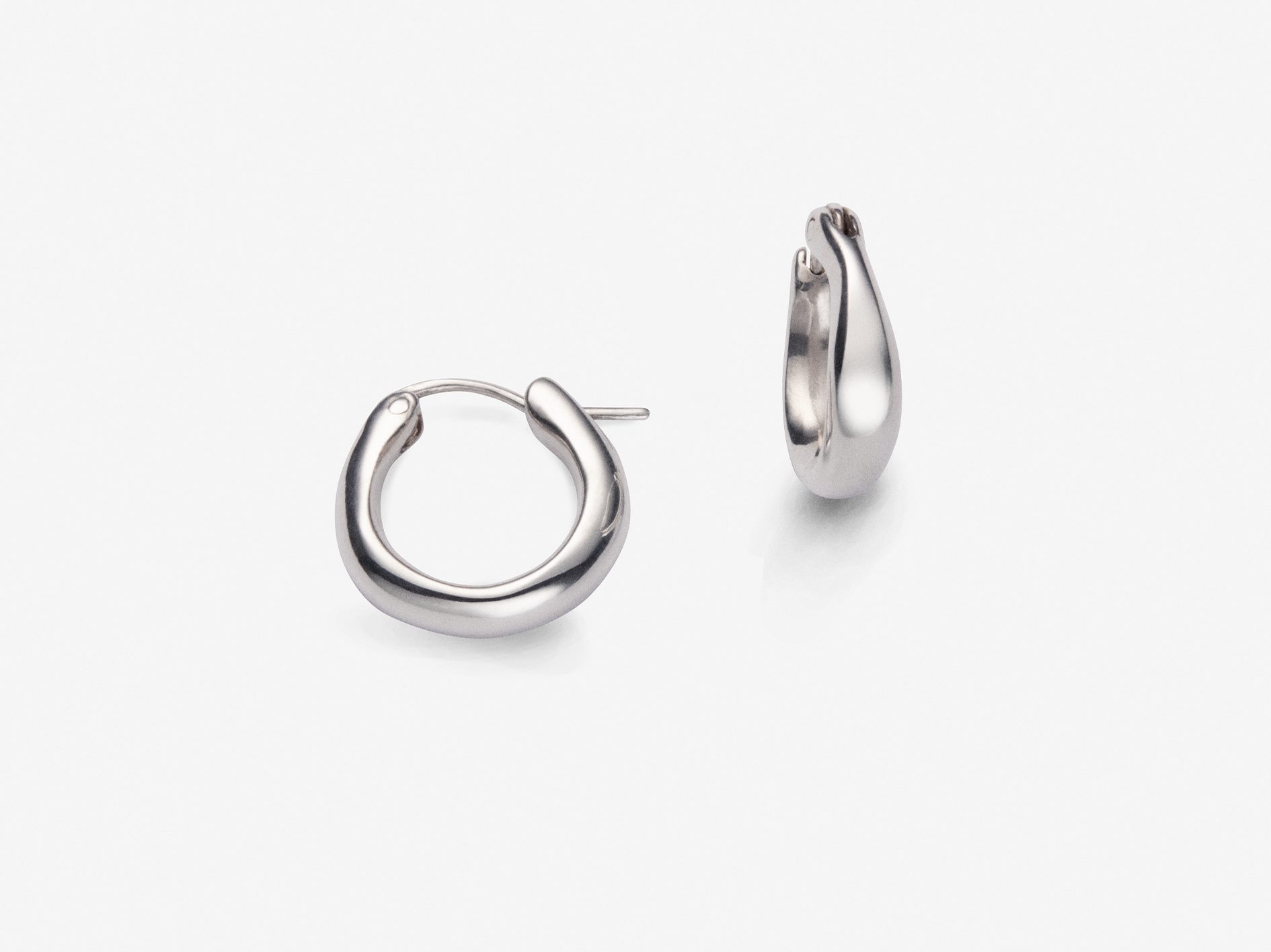 Helena Rohner for website fluid hoops silver .png