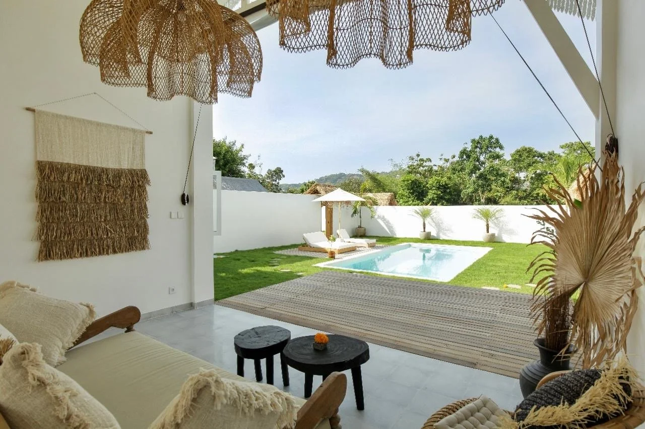 Villa 5 living and garden.JPG