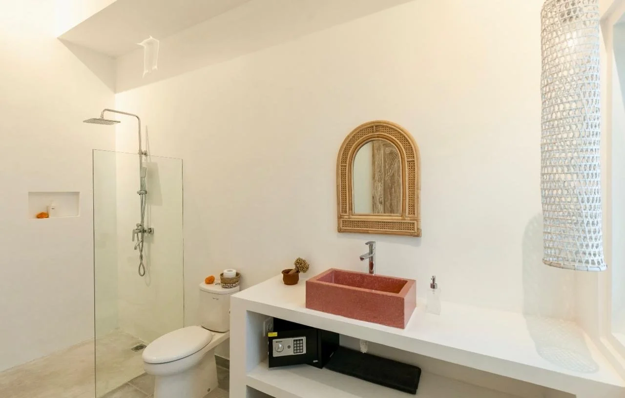 Villa 5 Bathroom.JPG