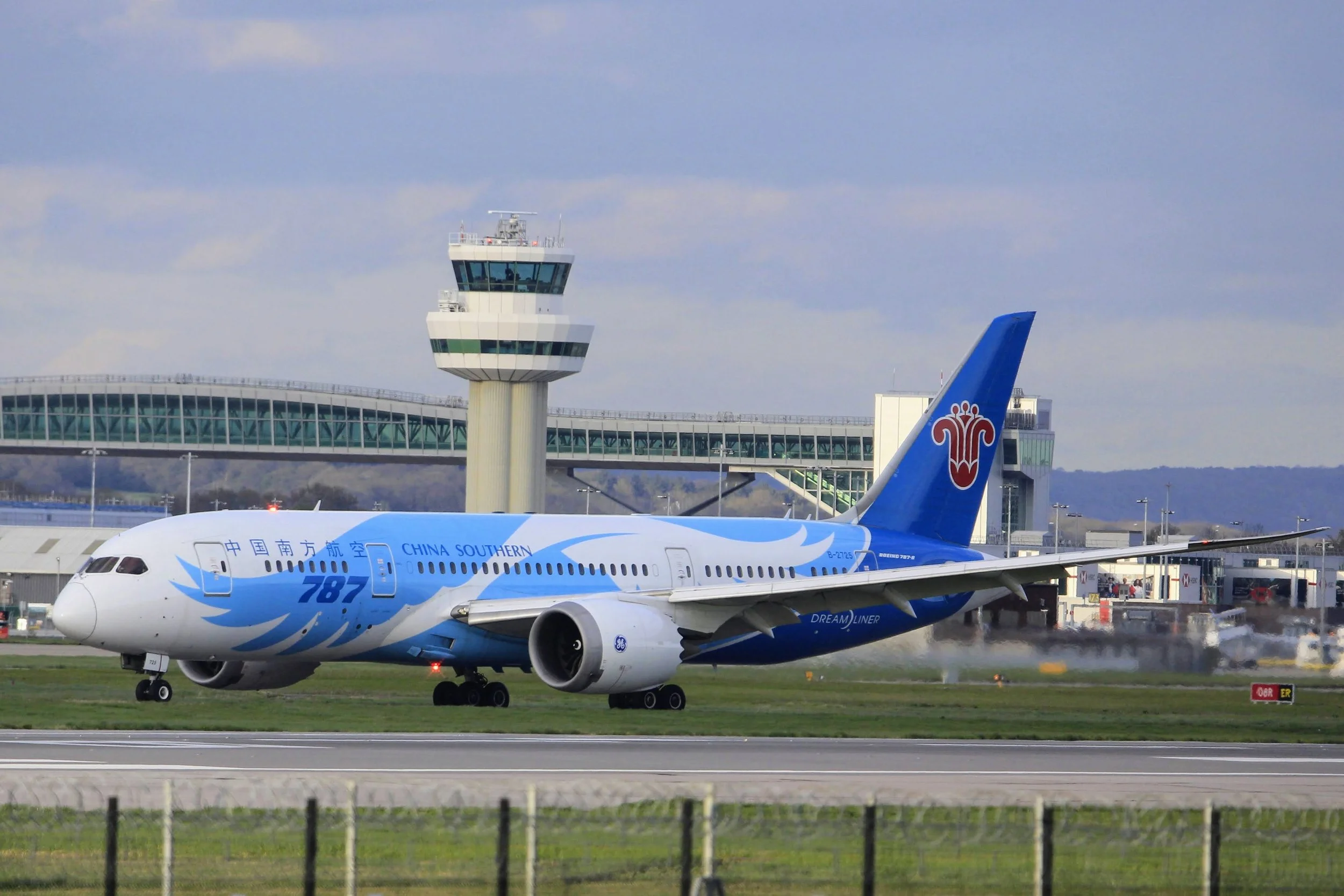 LGW China Southern Boeing 787