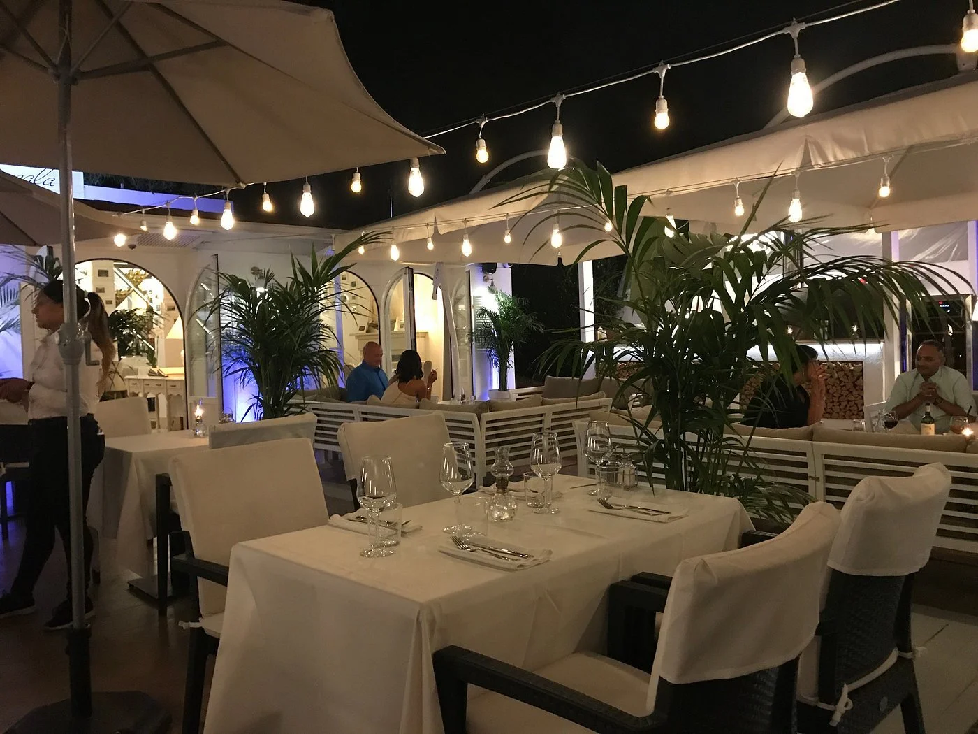 lascala_outside.jpg