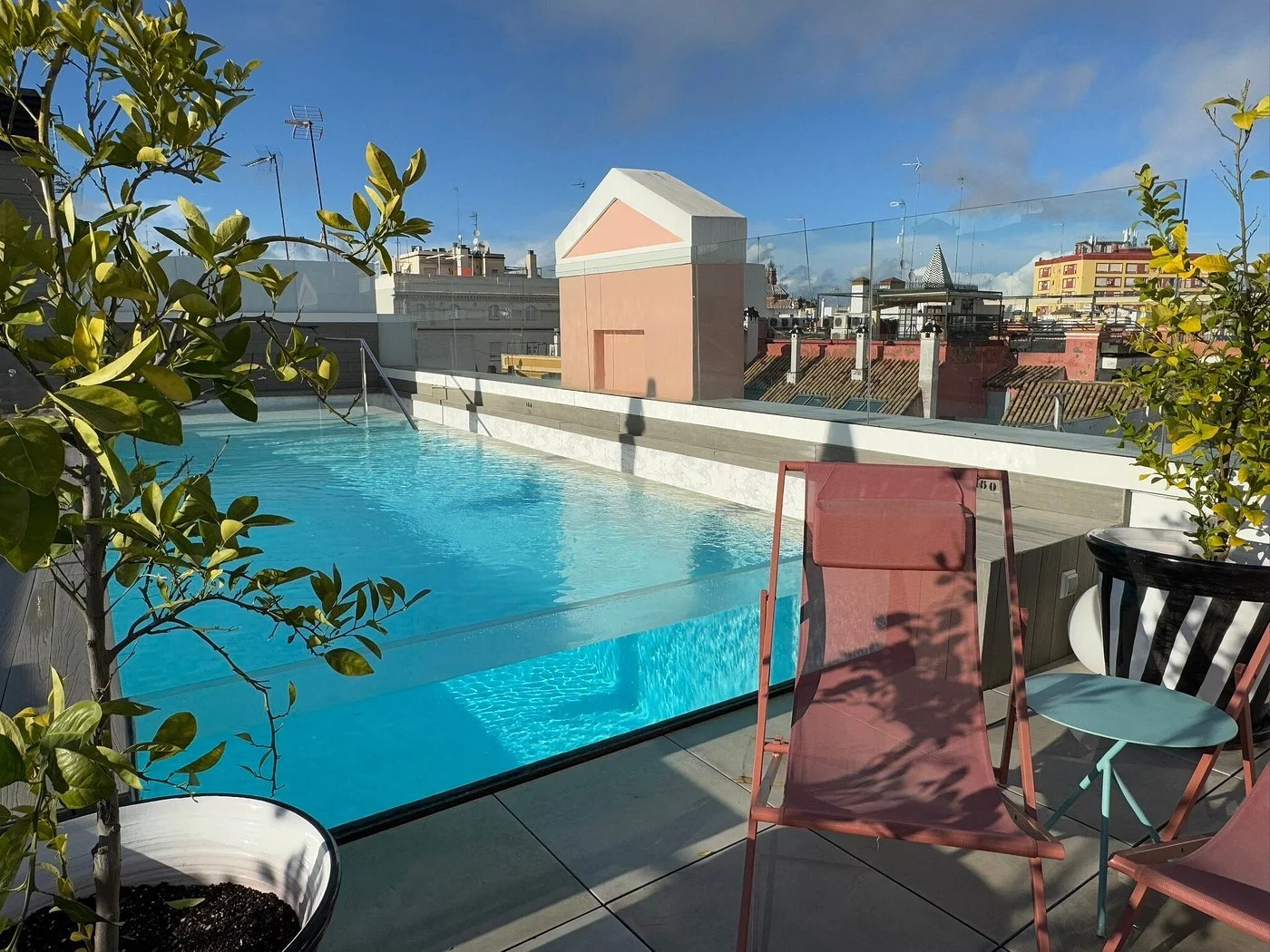 hotel2_pool.jpg