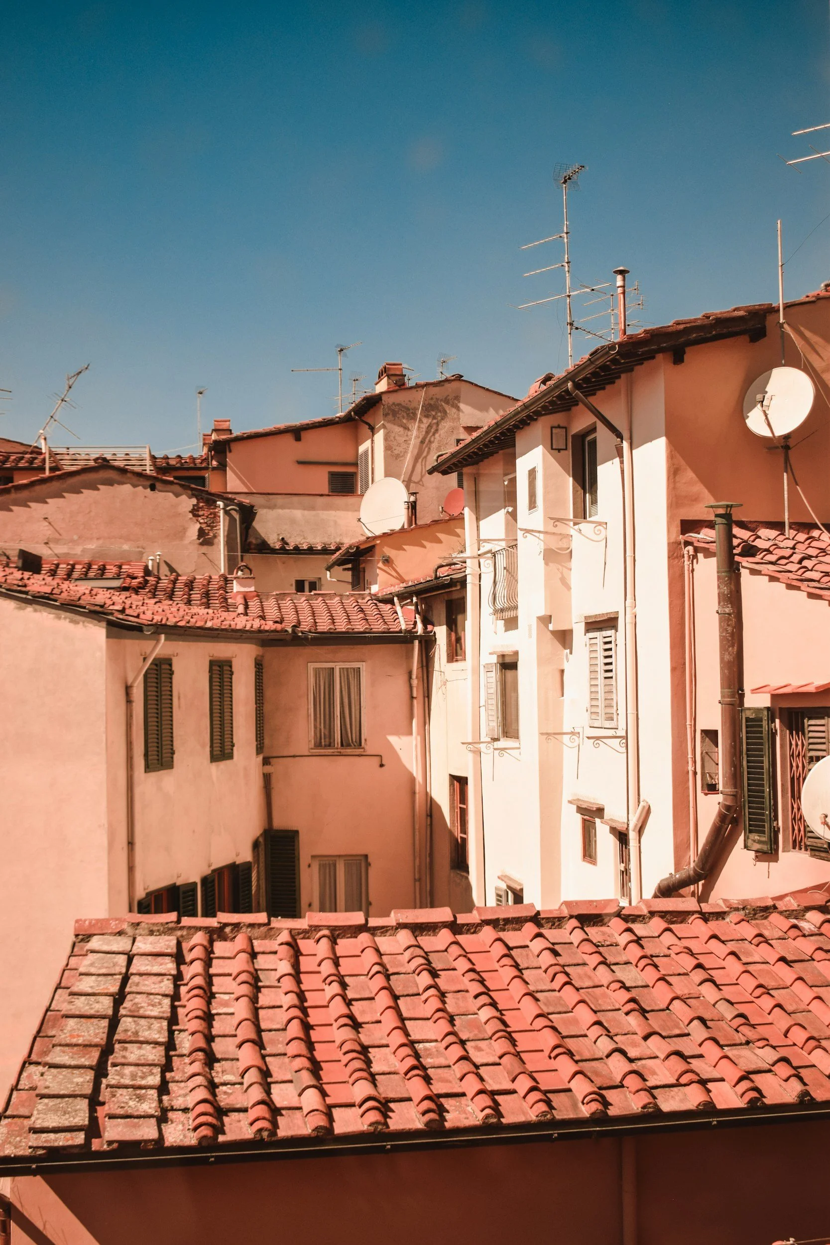 Top 10 Roofing Websites: Design Analysis 2026